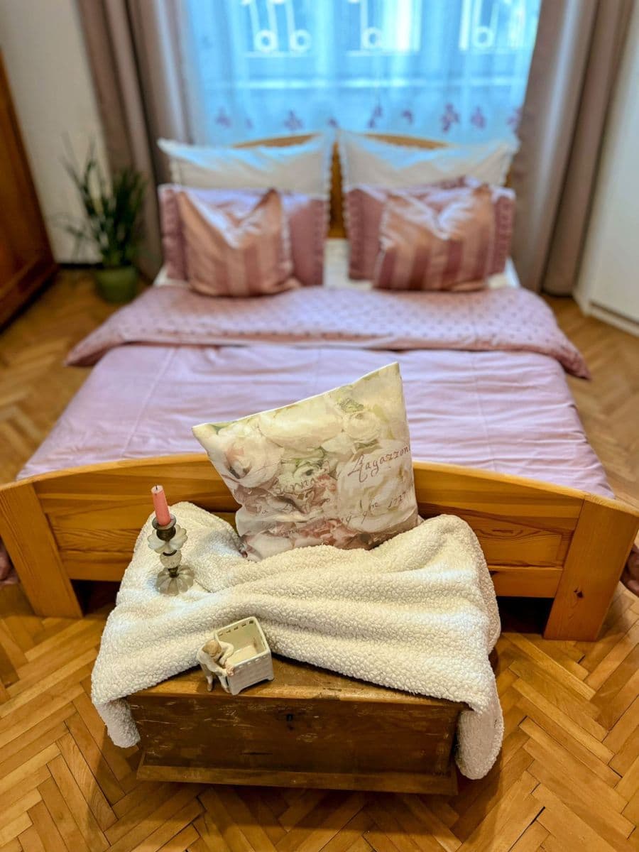 Prenájom bytu 85 m², Pod Štěpem, Praha, Praha Prenájom bytu 85 m², Pod Štěpem, Praha, Praha