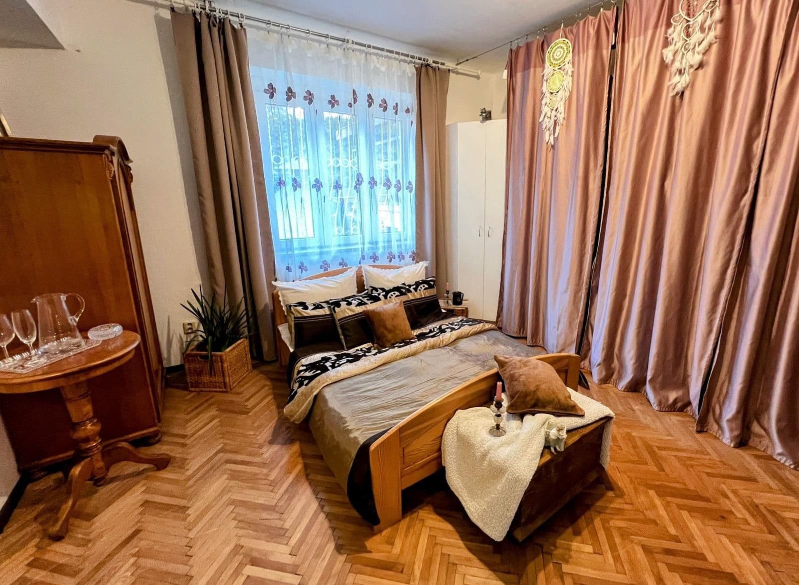 Prenájom bytu 85 m², Pod Štěpem, Praha, Praha Prenájom bytu 85 m², Pod Štěpem, Praha, Praha