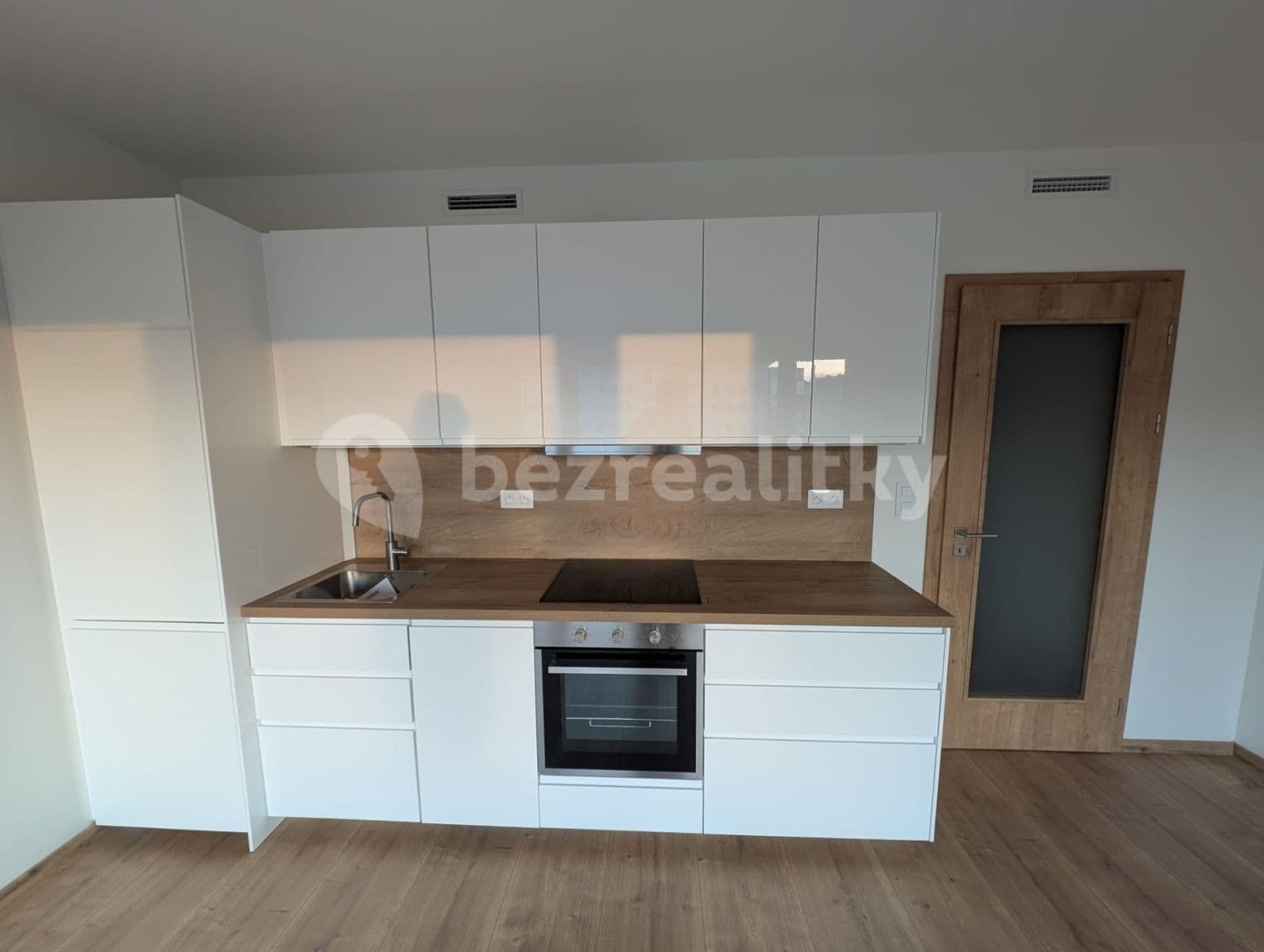 Prenájom bytu 1-izbový 36 m², Střídavá, Praha, Praha Prenájom bytu 1-izbový 36 m², Střídavá, Praha, Praha