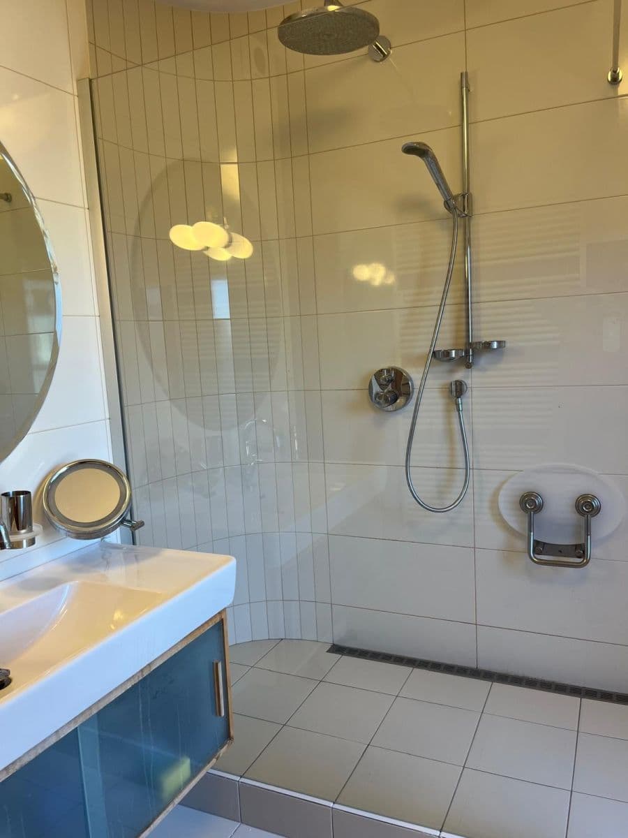 Prenájom bytu 4-izbový 220 m², Na Okraji, Praha, Praha Prenájom bytu 4-izbový 220 m², Na Okraji, Praha, Praha
