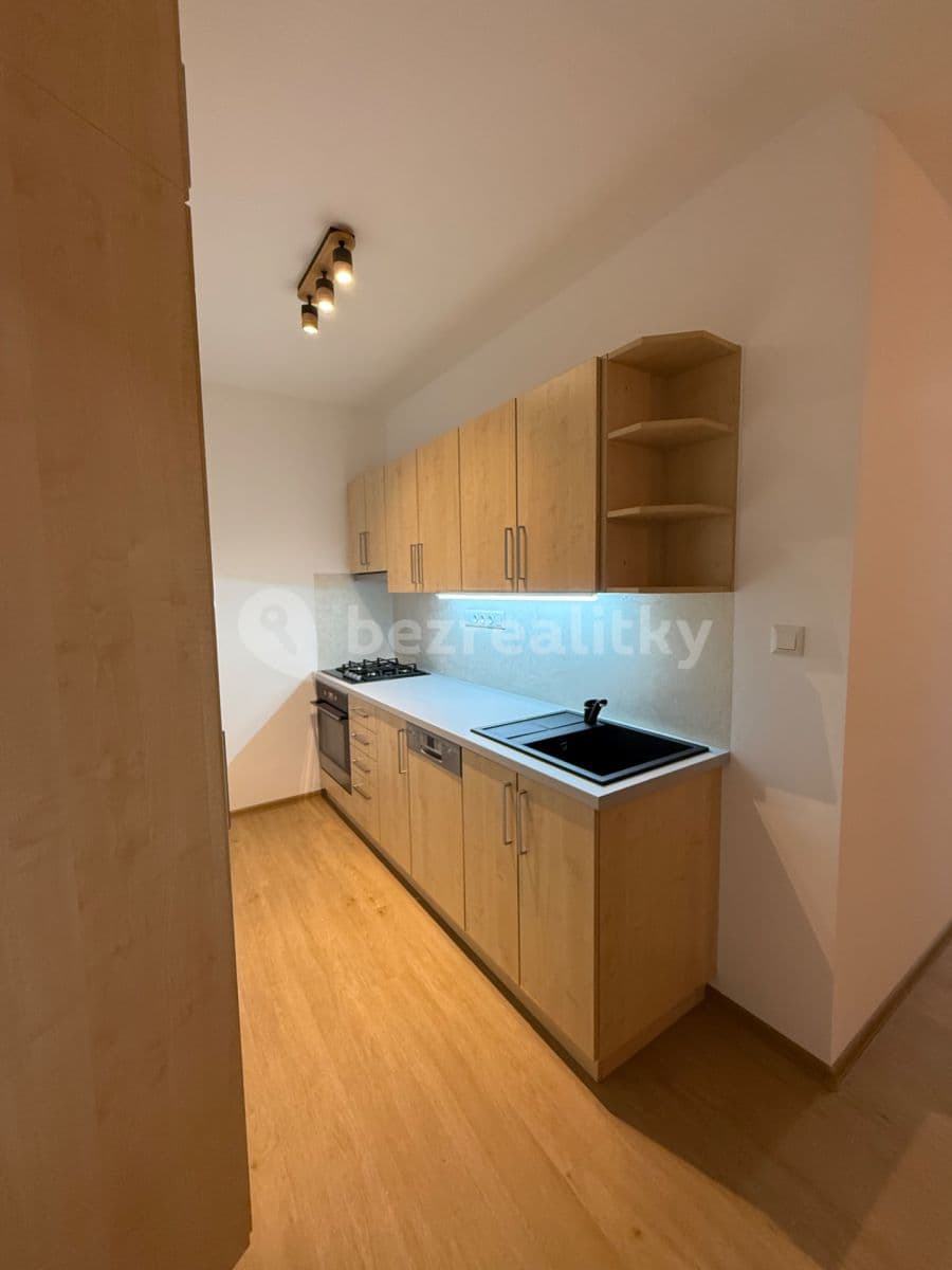 Prenájom bytu 4-izbový 90 m², Škroupova, Hradec Králové, Královéhradecký kraj Prenájom bytu 4-izbový 90 m², Škroupova, Hradec Králové, Královéhradecký kraj