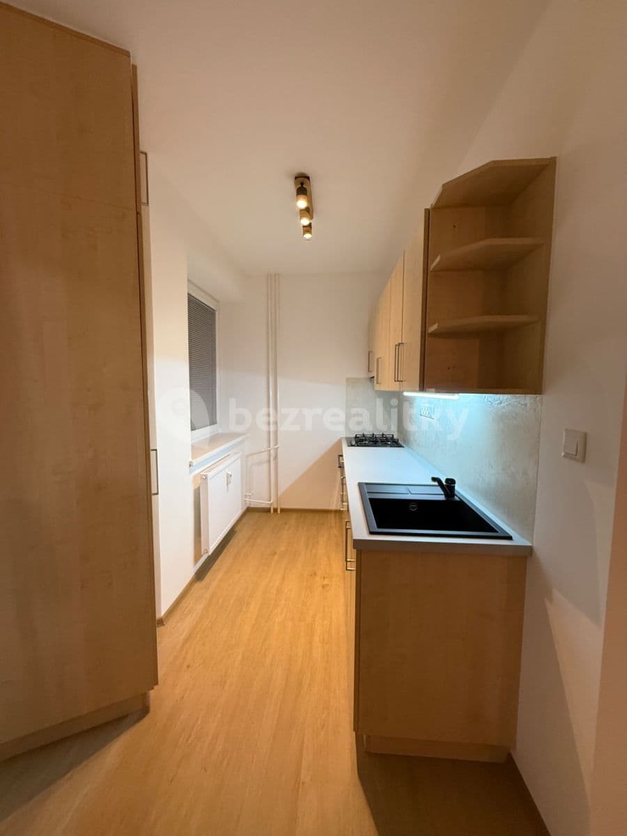 Prenájom bytu 4-izbový 90 m², Škroupova, Hradec Králové, Královéhradecký kraj Prenájom bytu 4-izbový 90 m², Škroupova, Hradec Králové, Královéhradecký kraj