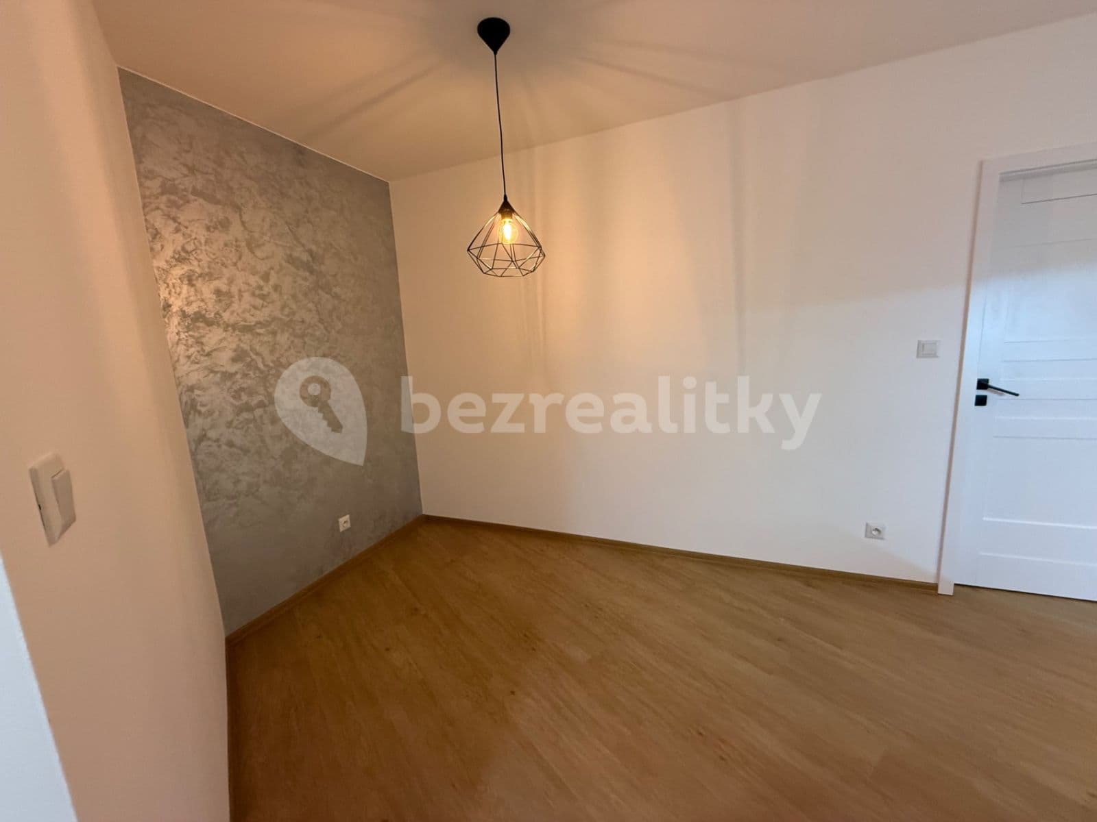 Prenájom bytu 4-izbový 90 m², Škroupova, Hradec Králové, Královéhradecký kraj Prenájom bytu 4-izbový 90 m², Škroupova, Hradec Králové, Královéhradecký kraj