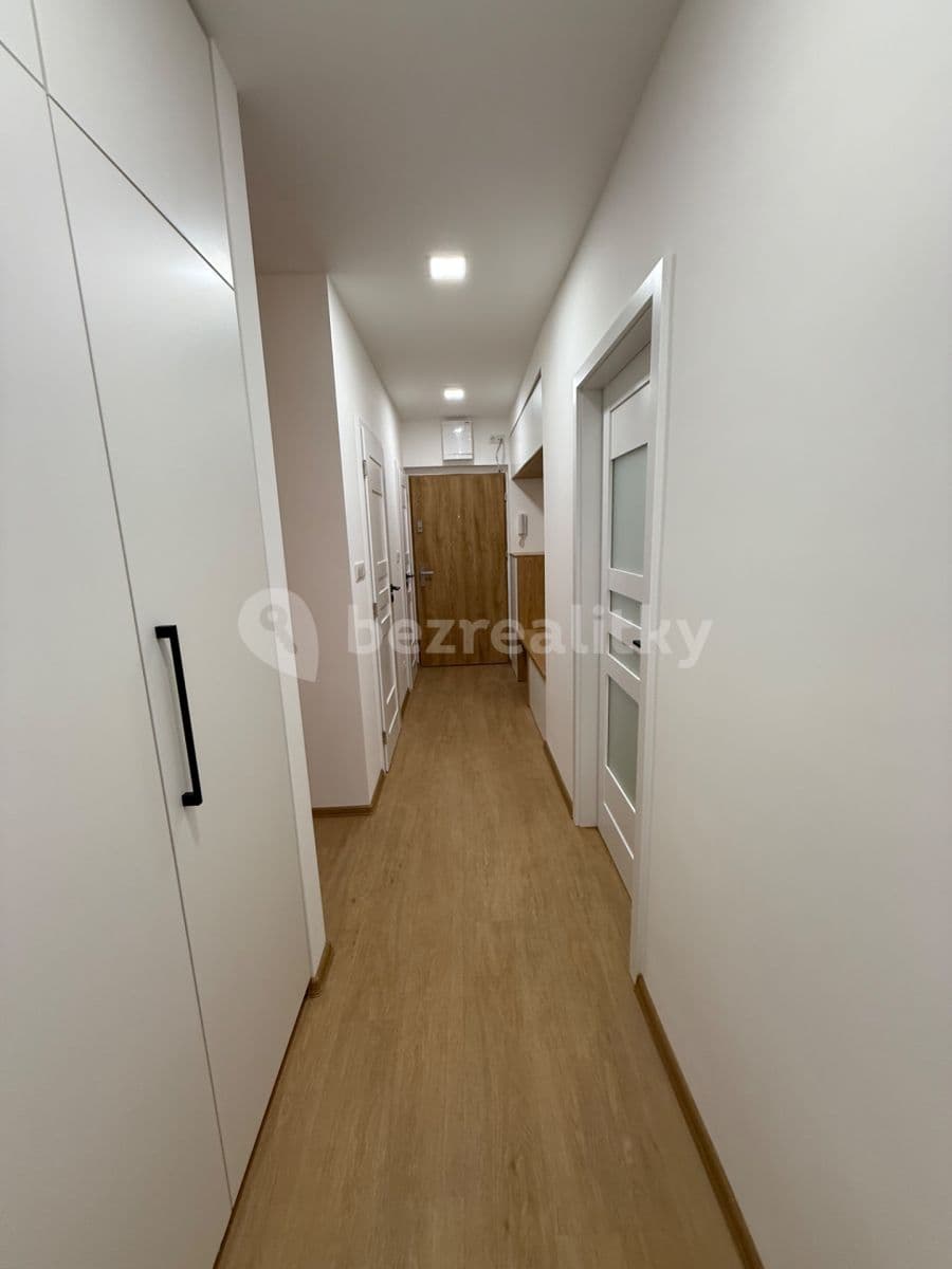 Prenájom bytu 4-izbový 90 m², Škroupova, Hradec Králové, Královéhradecký kraj Prenájom bytu 4-izbový 90 m², Škroupova, Hradec Králové, Královéhradecký kraj