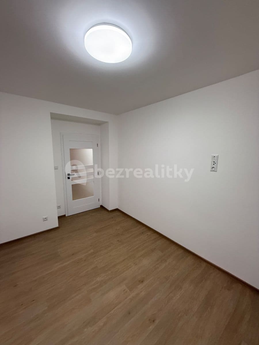 Prenájom bytu 4-izbový 90 m², Škroupova, Hradec Králové, Královéhradecký kraj Prenájom bytu 4-izbový 90 m², Škroupova, Hradec Králové, Královéhradecký kraj