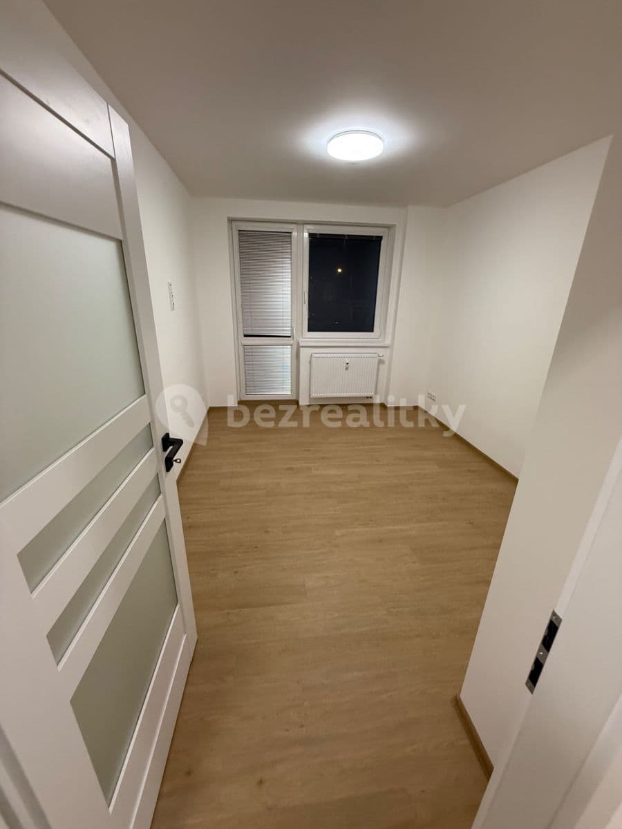 Prenájom bytu 4-izbový 90 m², Škroupova, Hradec Králové, Královéhradecký kraj Prenájom bytu 4-izbový 90 m², Škroupova, Hradec Králové, Královéhradecký kraj