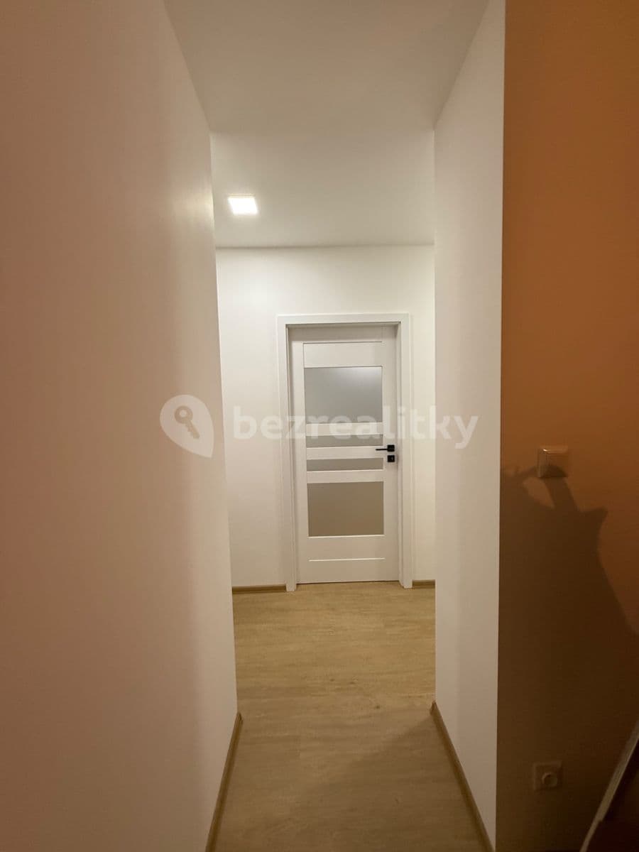 Prenájom bytu 4-izbový 90 m², Škroupova, Hradec Králové, Královéhradecký kraj Prenájom bytu 4-izbový 90 m², Škroupova, Hradec Králové, Královéhradecký kraj