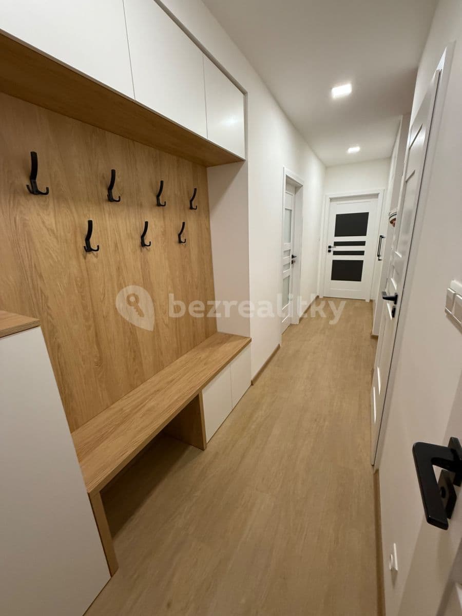 Prenájom bytu 4-izbový 90 m², Škroupova, Hradec Králové, Královéhradecký kraj Prenájom bytu 4-izbový 90 m², Škroupova, Hradec Králové, Královéhradecký kraj