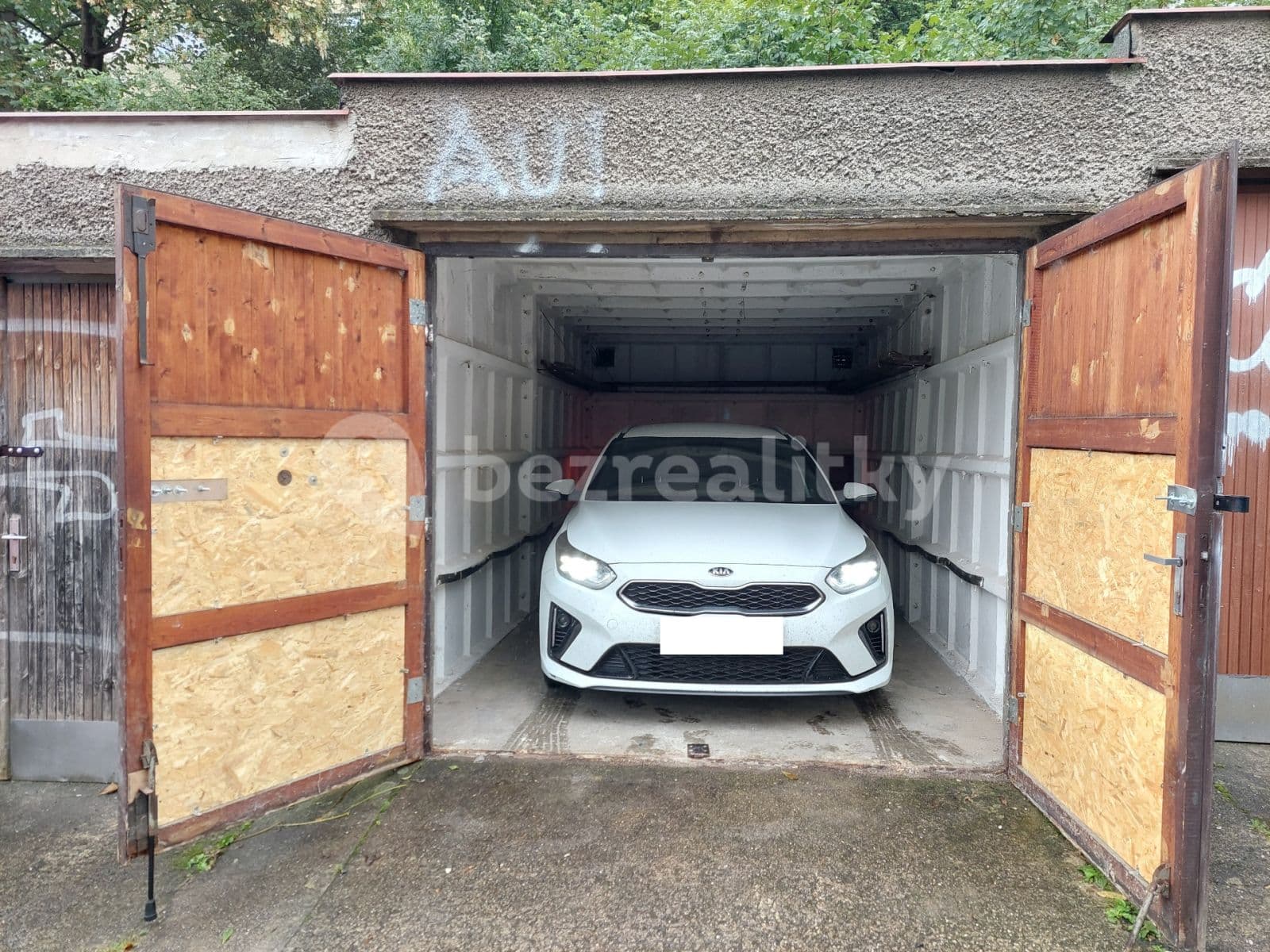 Prenájom garáže 19 m², Boleslavova, Praha, Praha Prenájom garáže 19 m², Boleslavova, Praha, Praha