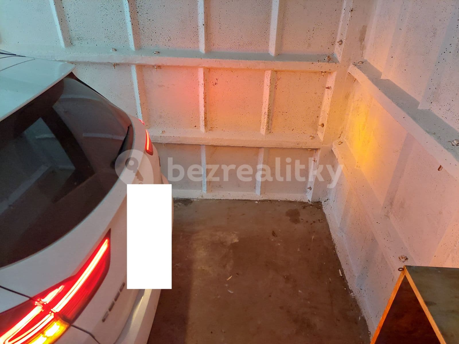 Prenájom garáže 19 m², Boleslavova, Praha, Praha Prenájom garáže 19 m², Boleslavova, Praha, Praha