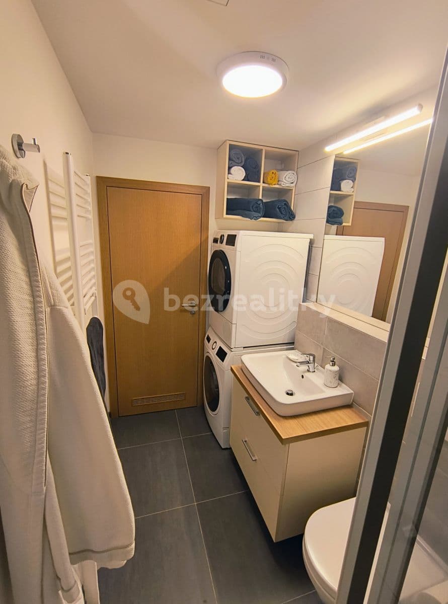Prenájom bytu 2-izbový 51 m², Karlická, Praha, Praha Prenájom bytu 2-izbový 51 m², Karlická, Praha, Praha
