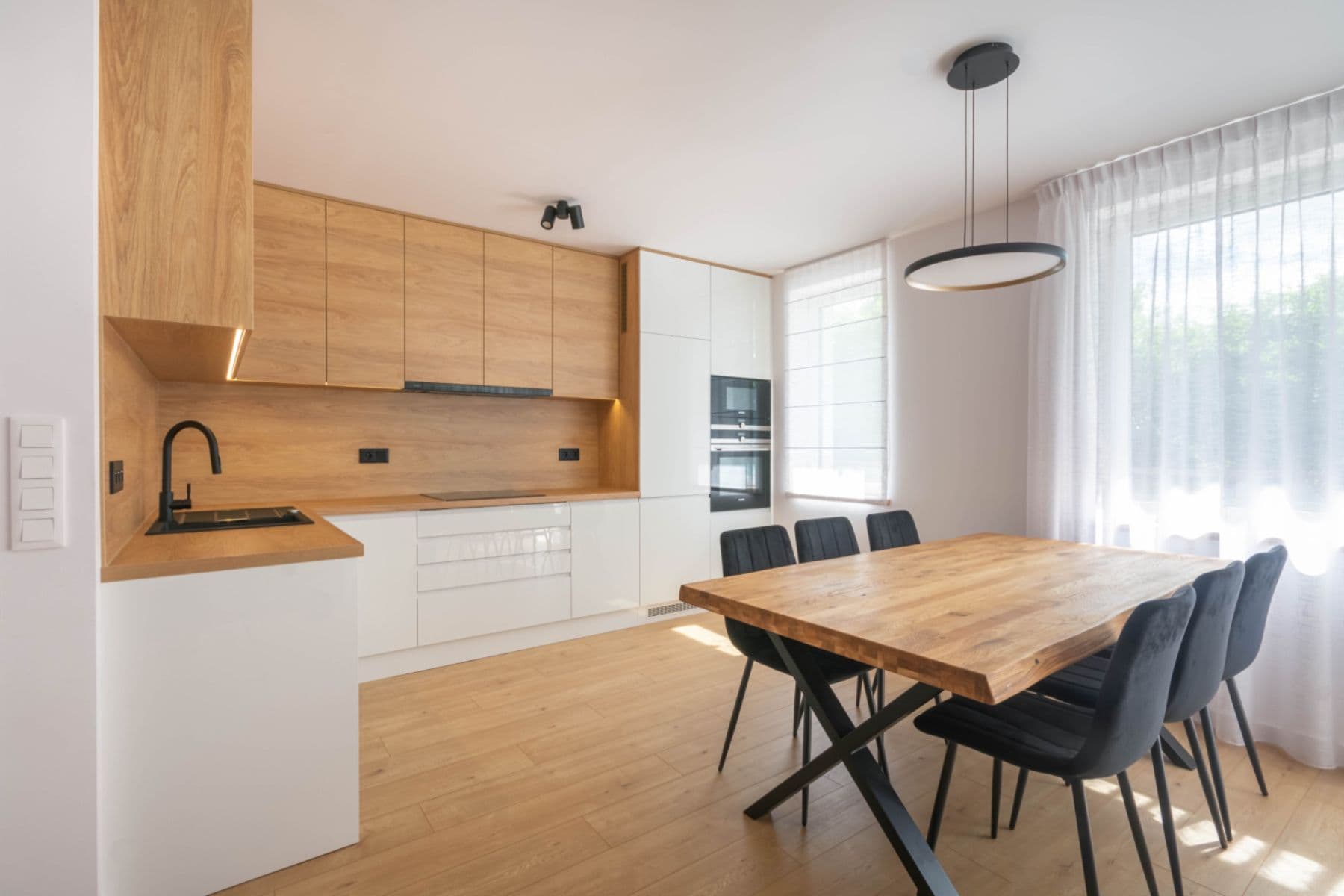 Prenájom bytu 3-izbový 85 m², Harrachov, Liberecký kraj Prenájom bytu 3-izbový 85 m², Harrachov, Liberecký kraj