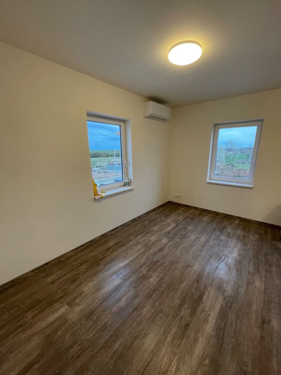 Prenájom bytu 2-izbový 45 m², Ptice, Středočeský kraj Prenájom bytu 2-izbový 45 m², Ptice, Středočeský kraj