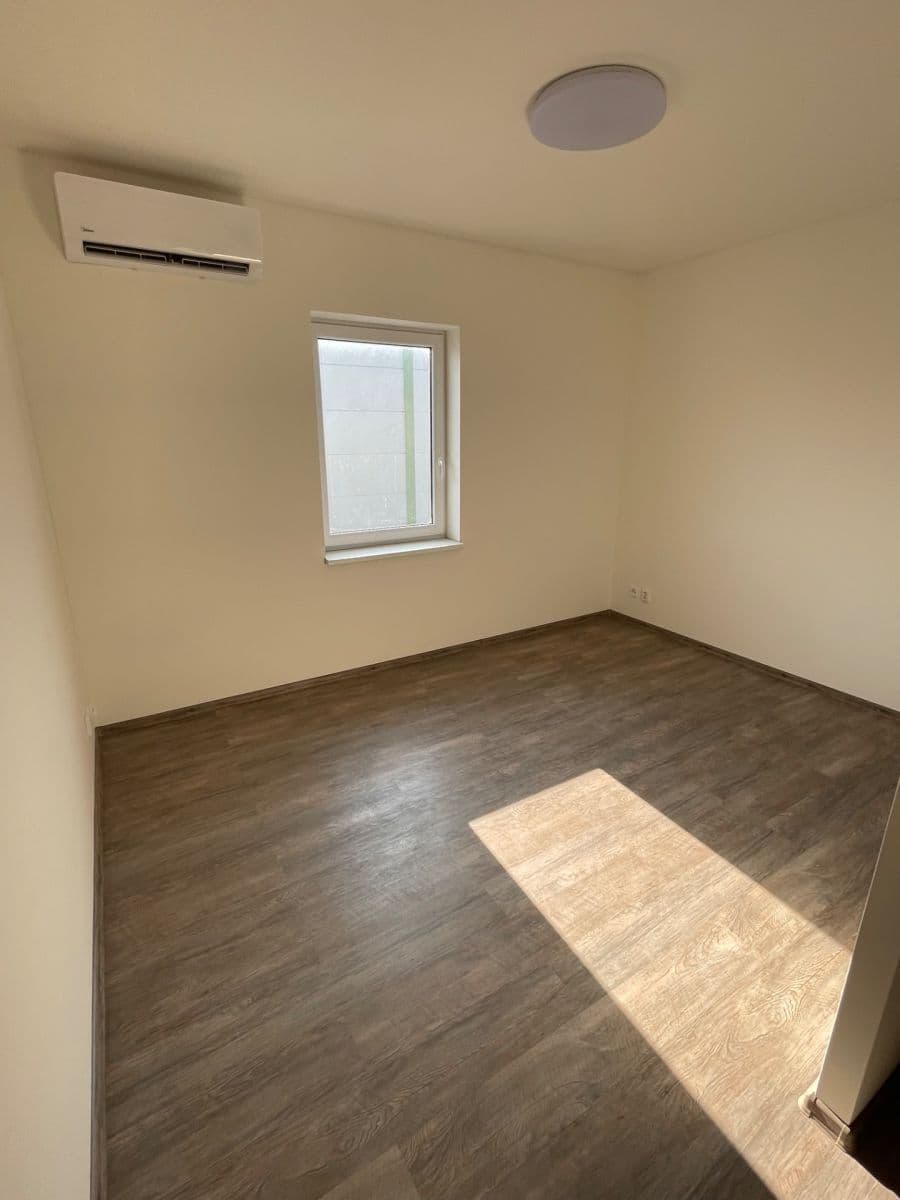 Prenájom bytu 2-izbový 45 m², Ptice, Středočeský kraj Prenájom bytu 2-izbový 45 m², Ptice, Středočeský kraj