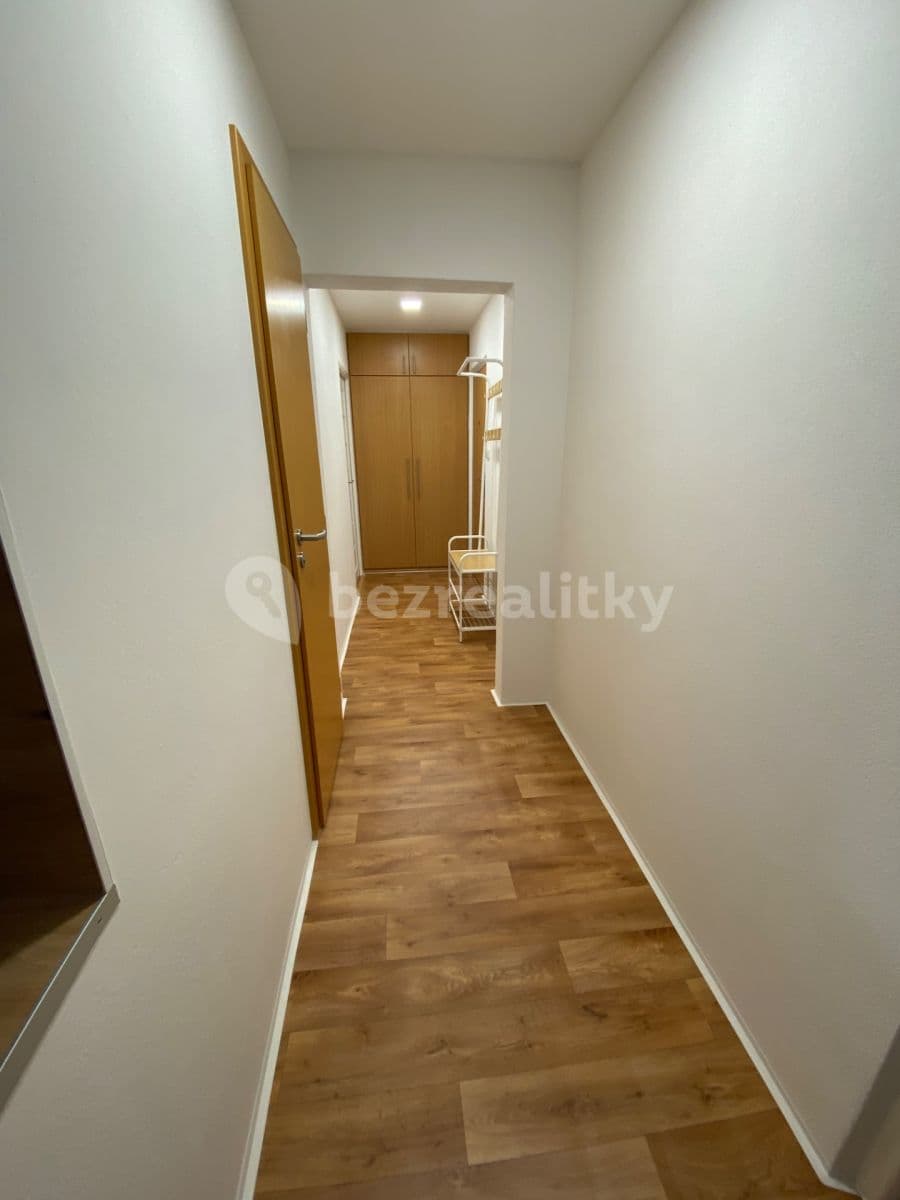 Prenájom bytu 3-izbový 74 m², Pod Soudním vrchem, Znojmo, Jihomoravský kraj Prenájom bytu 3-izbový 74 m², Pod Soudním vrchem, Znojmo, Jihomoravský kraj