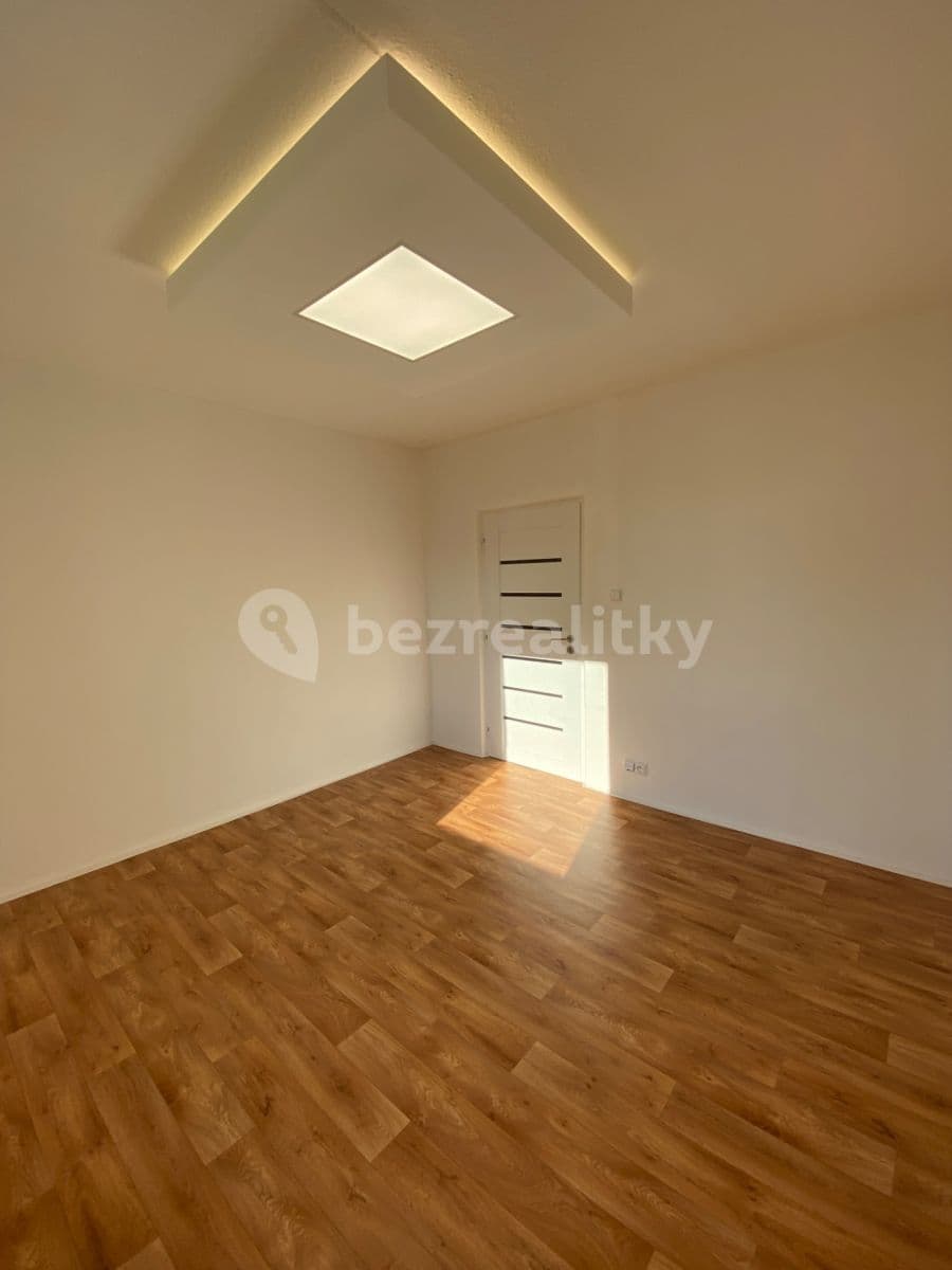 Prenájom bytu 3-izbový 74 m², Pod Soudním vrchem, Znojmo, Jihomoravský kraj Prenájom bytu 3-izbový 74 m², Pod Soudním vrchem, Znojmo, Jihomoravský kraj