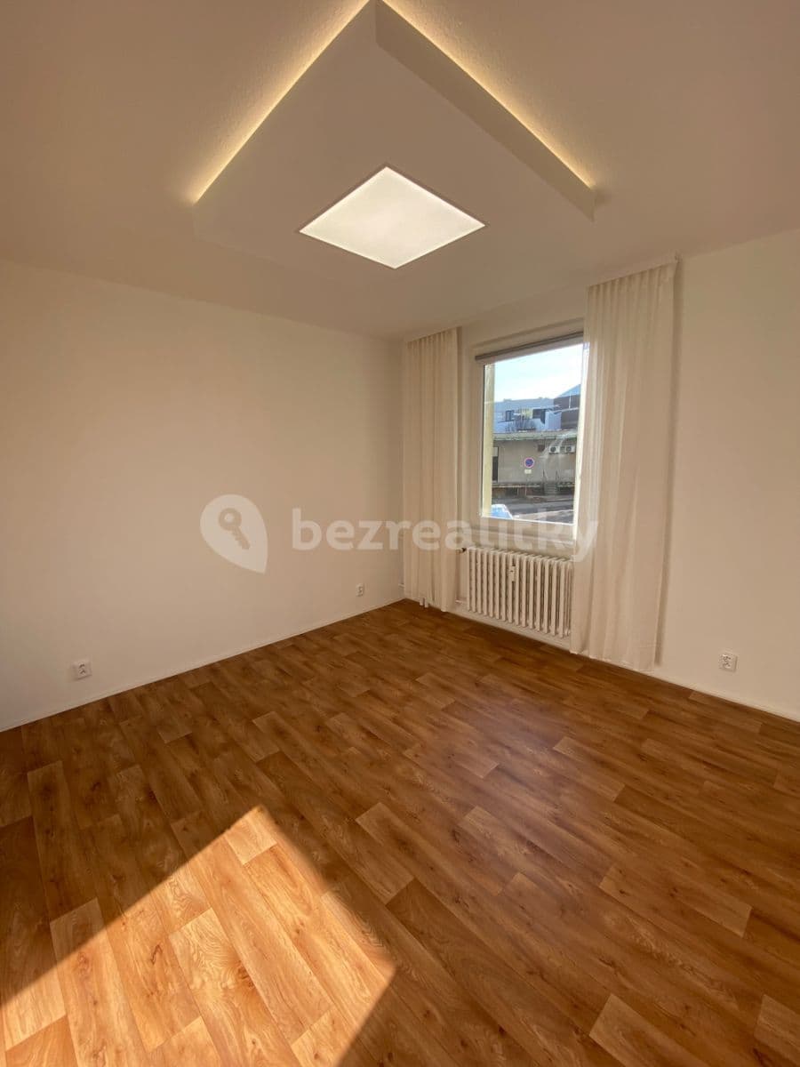 Prenájom bytu 3-izbový 74 m², Pod Soudním vrchem, Znojmo, Jihomoravský kraj Prenájom bytu 3-izbový 74 m², Pod Soudním vrchem, Znojmo, Jihomoravský kraj