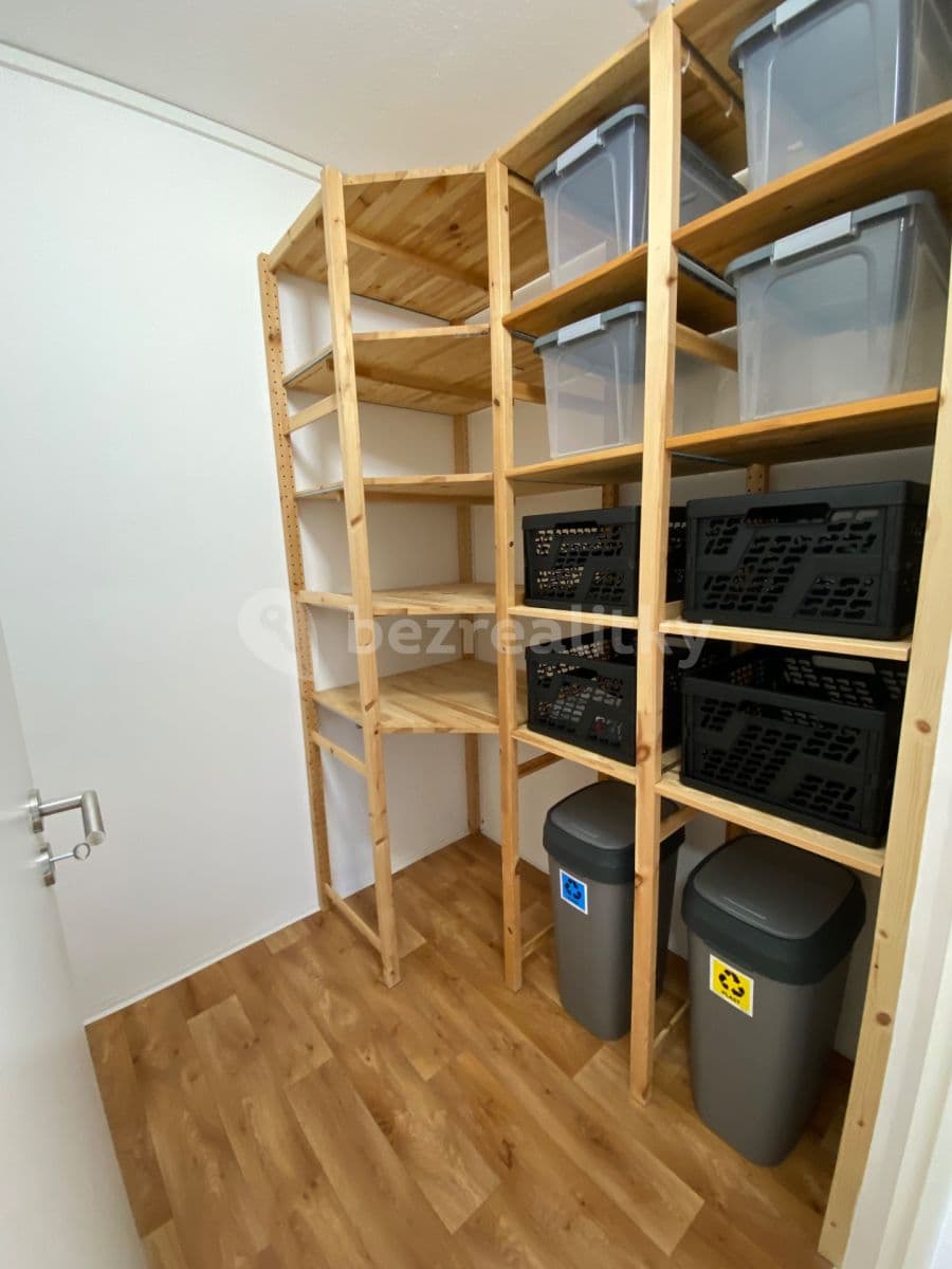 Prenájom bytu 3-izbový 74 m², Pod Soudním vrchem, Znojmo, Jihomoravský kraj Prenájom bytu 3-izbový 74 m², Pod Soudním vrchem, Znojmo, Jihomoravský kraj
