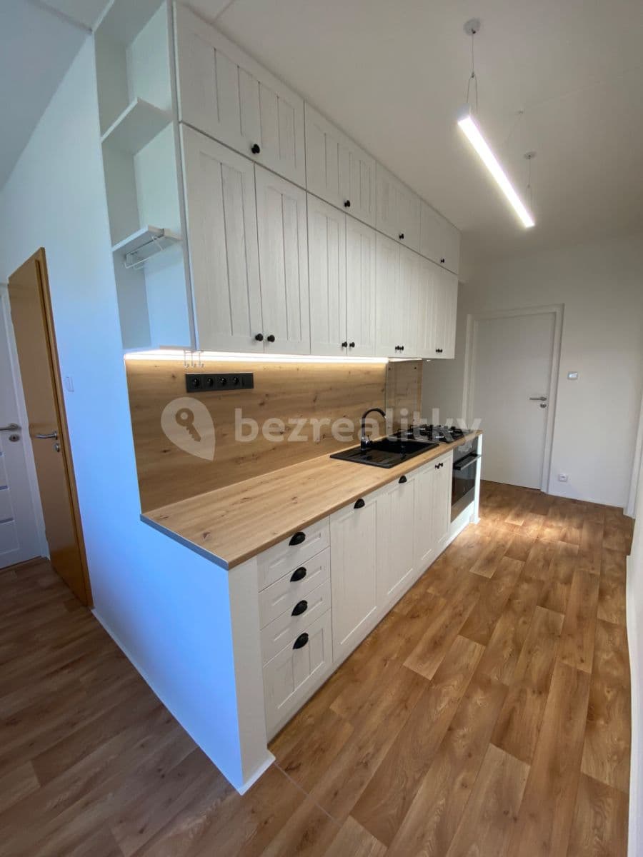 Prenájom bytu 3-izbový 74 m², Pod Soudním vrchem, Znojmo, Jihomoravský kraj Prenájom bytu 3-izbový 74 m², Pod Soudním vrchem, Znojmo, Jihomoravský kraj