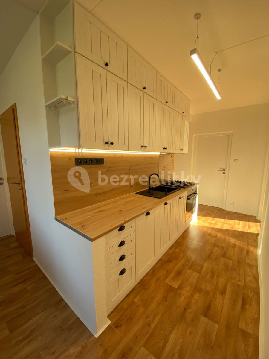 Prenájom bytu 3-izbový 74 m², Pod Soudním vrchem, Znojmo, Jihomoravský kraj Prenájom bytu 3-izbový 74 m², Pod Soudním vrchem, Znojmo, Jihomoravský kraj