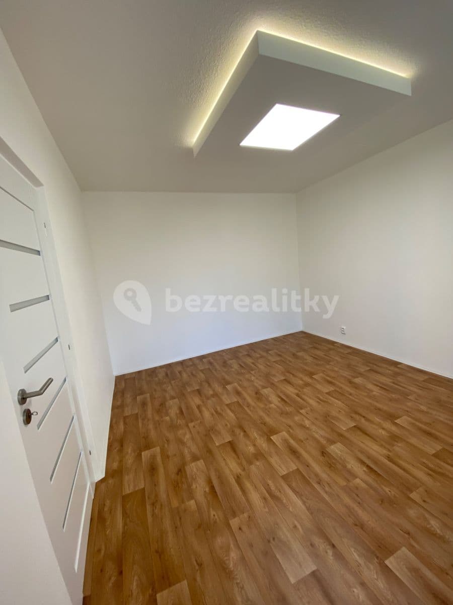 Prenájom bytu 3-izbový 74 m², Pod Soudním vrchem, Znojmo, Jihomoravský kraj Prenájom bytu 3-izbový 74 m², Pod Soudním vrchem, Znojmo, Jihomoravský kraj