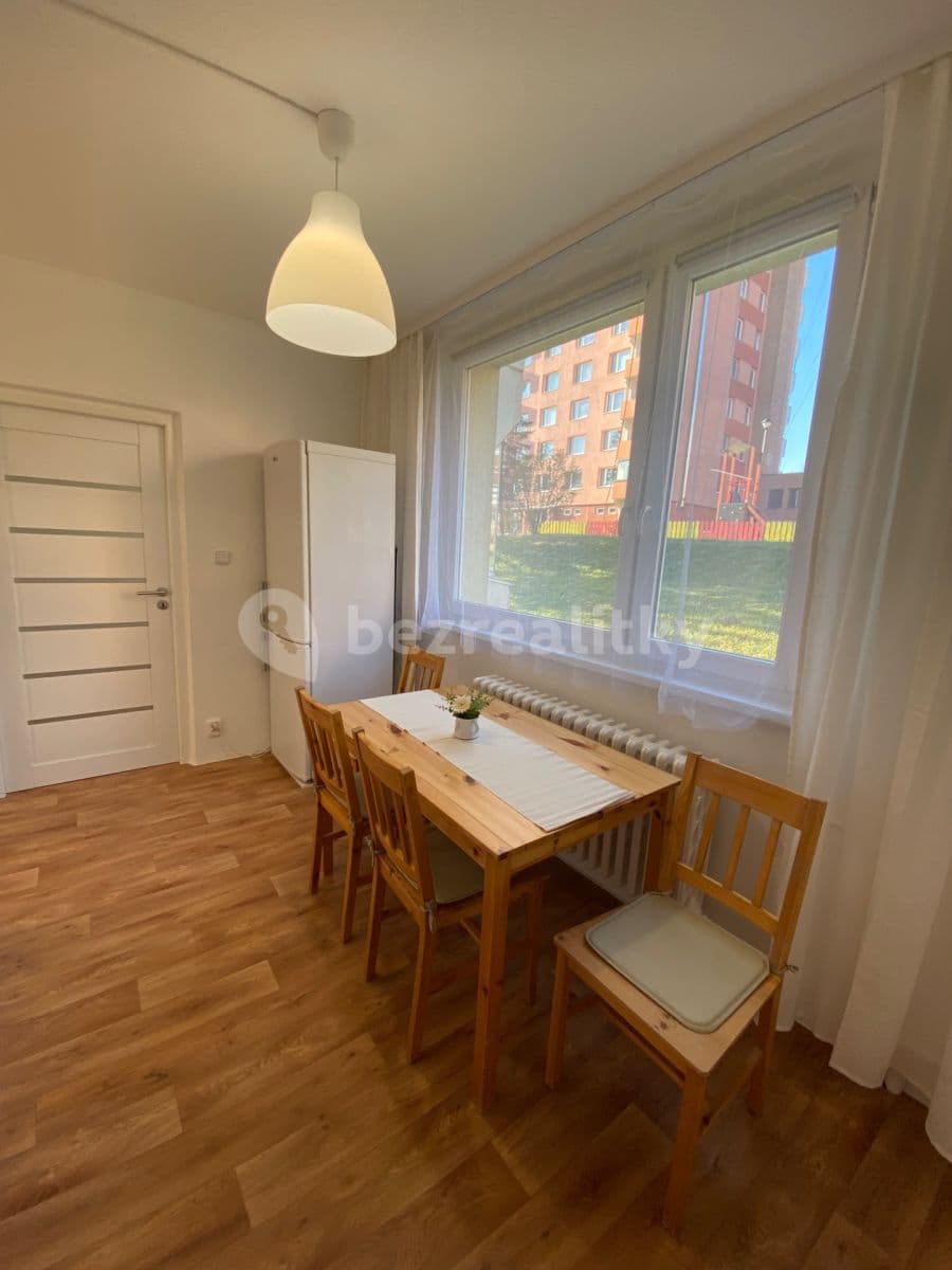 Prenájom bytu 3-izbový 74 m², Pod Soudním vrchem, Znojmo, Jihomoravský kraj Prenájom bytu 3-izbový 74 m², Pod Soudním vrchem, Znojmo, Jihomoravský kraj