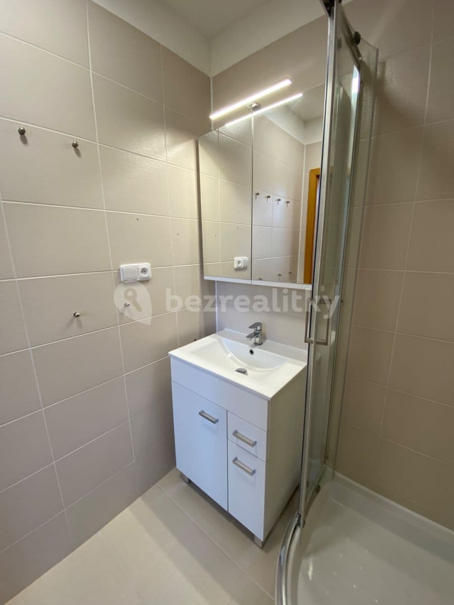 Prenájom bytu 3-izbový 74 m², Pod Soudním vrchem, Znojmo, Jihomoravský kraj Prenájom bytu 3-izbový 74 m², Pod Soudním vrchem, Znojmo, Jihomoravský kraj