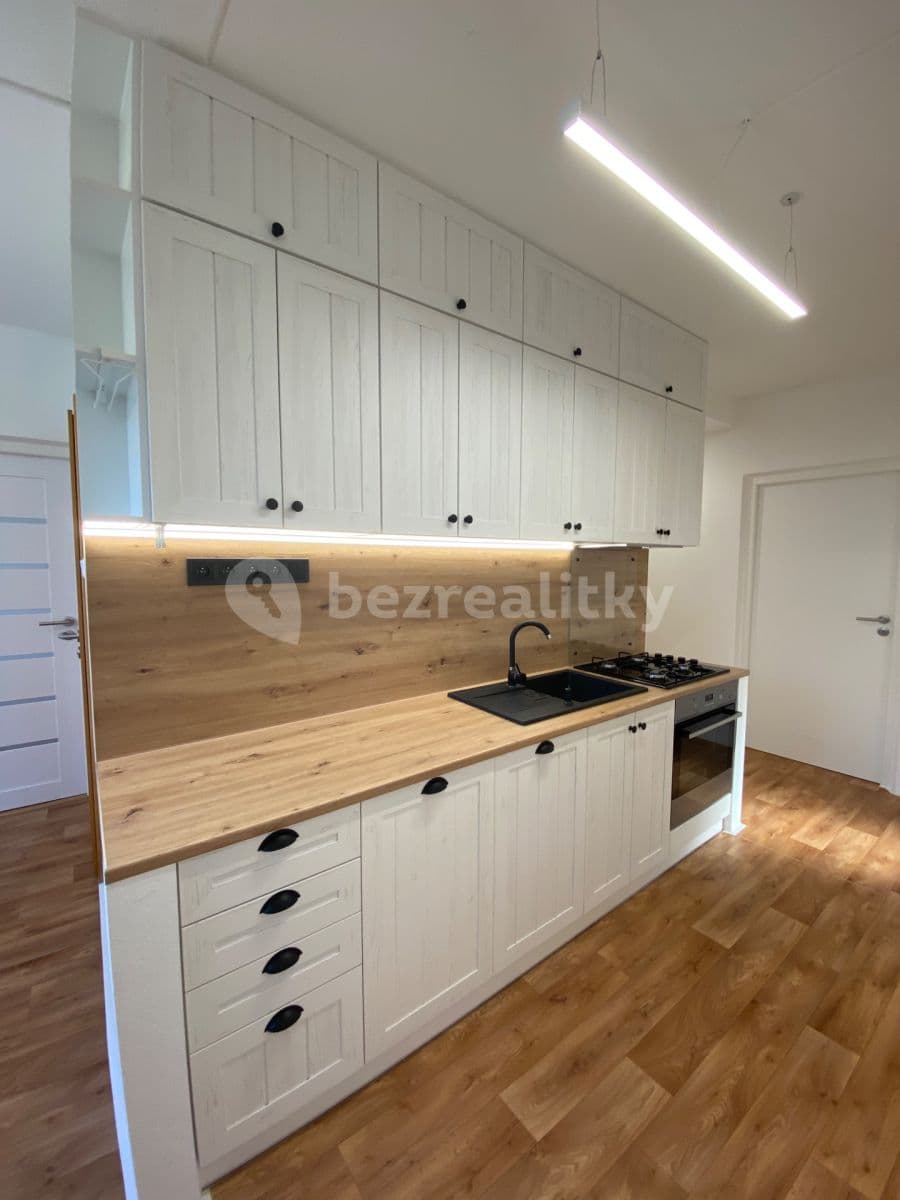 Prenájom bytu 3-izbový 74 m², Pod Soudním vrchem, Znojmo, Jihomoravský kraj Prenájom bytu 3-izbový 74 m², Pod Soudním vrchem, Znojmo, Jihomoravský kraj