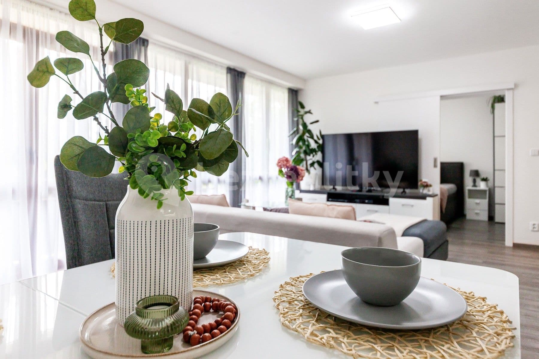 Prenájom bytu 4-izbový 86 m², Zelený pruh, Praha, Praha Prenájom bytu 4-izbový 86 m², Zelený pruh, Praha, Praha