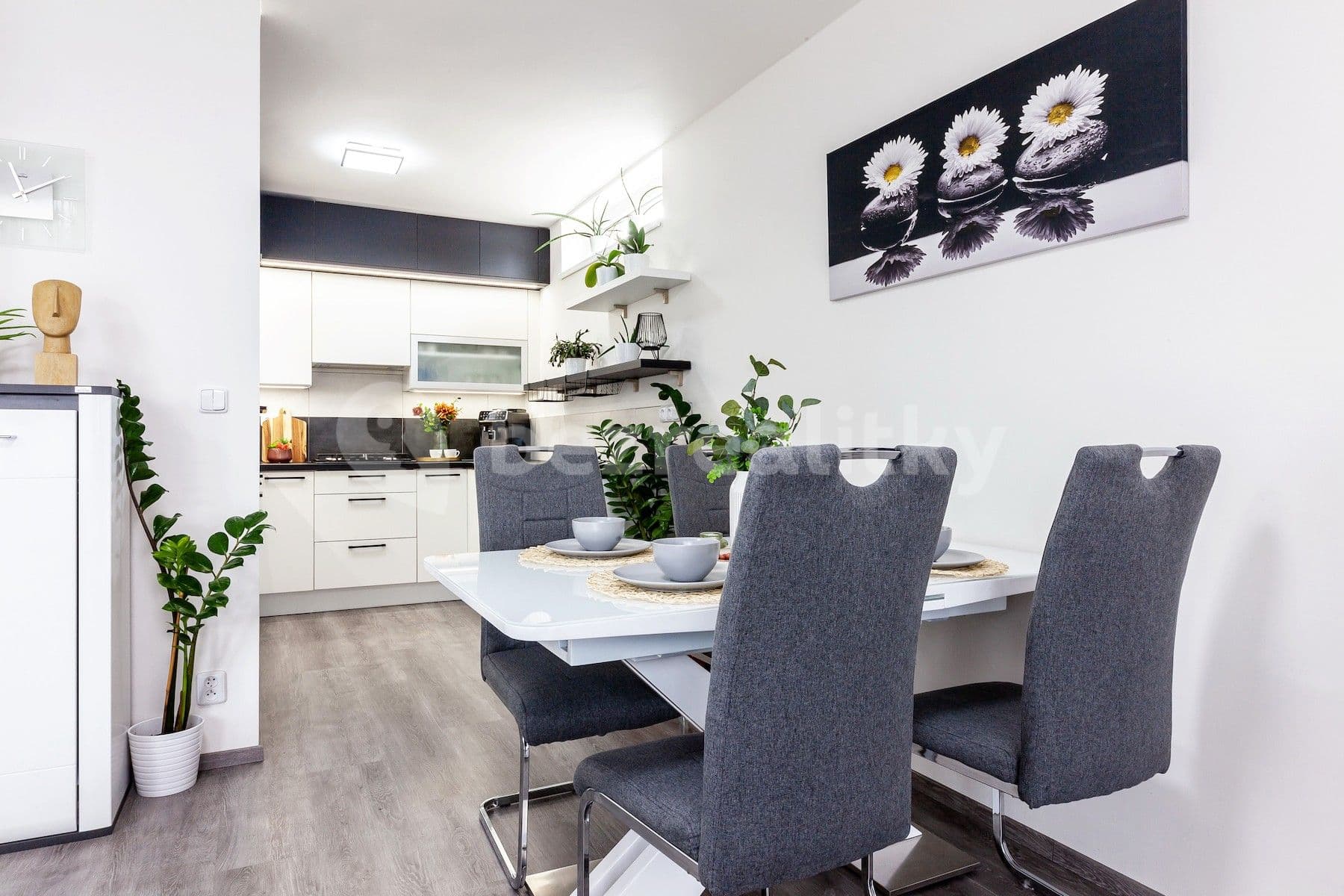 Prenájom bytu 4-izbový 86 m², Zelený pruh, Praha, Praha Prenájom bytu 4-izbový 86 m², Zelený pruh, Praha, Praha