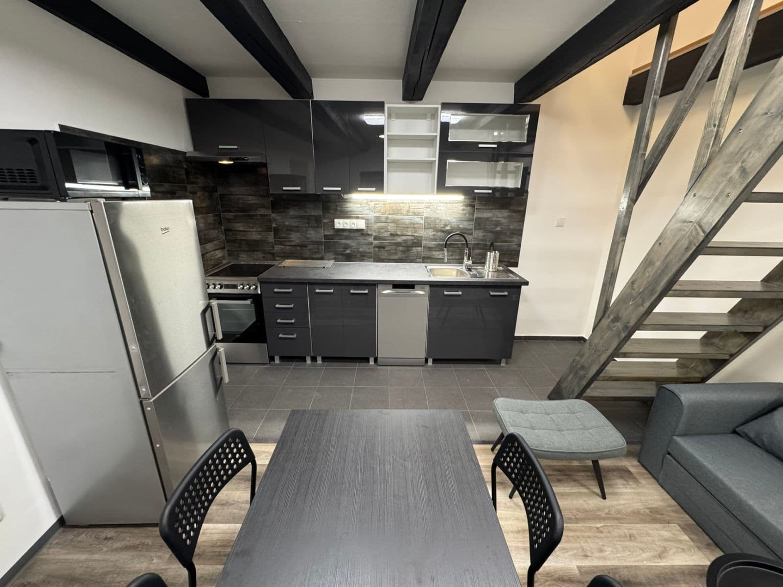 Prenájom bytu 3-izbový 70 m², Hlubočepská, Praha, Praha Prenájom bytu 3-izbový 70 m², Hlubočepská, Praha, Praha