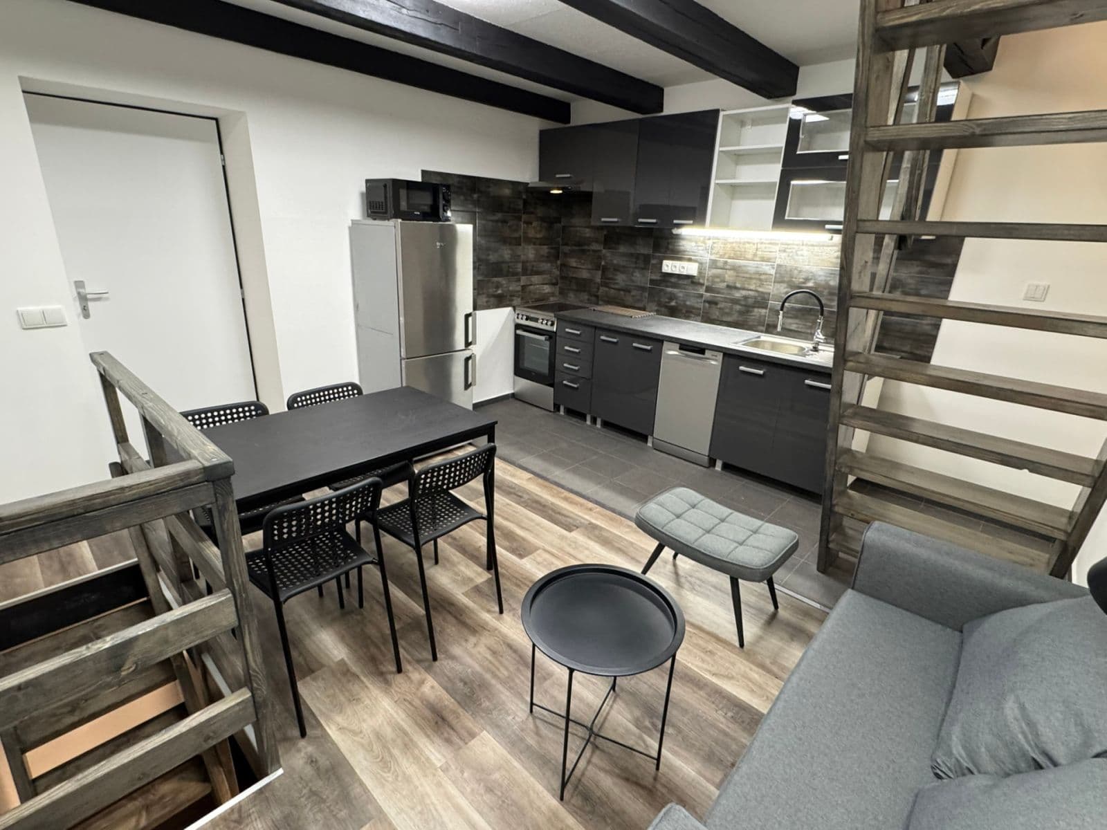 Prenájom bytu 3-izbový 70 m², Hlubočepská, Praha, Praha Prenájom bytu 3-izbový 70 m², Hlubočepská, Praha, Praha