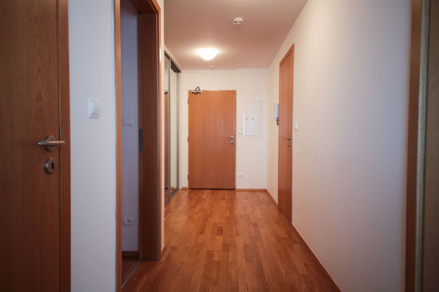 Prenájom bytu 100 m², Ke Kapslovně, Praha, Praha Prenájom bytu 100 m², Ke Kapslovně, Praha, Praha