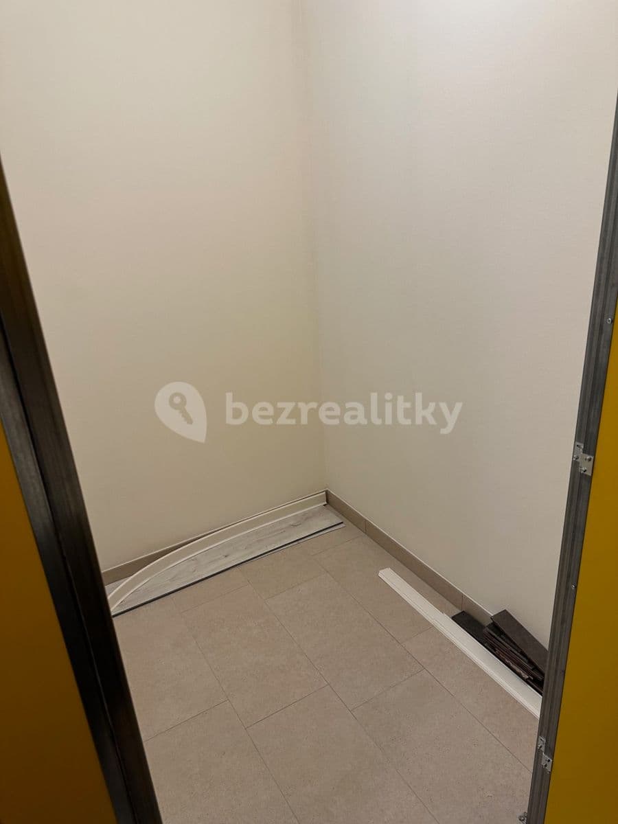Prenájom bytu 1-izbový 36 m², Na Jíkalce, Plzeň, Plzeňský kraj Prenájom bytu 1-izbový 36 m², Na Jíkalce, Plzeň, Plzeňský kraj