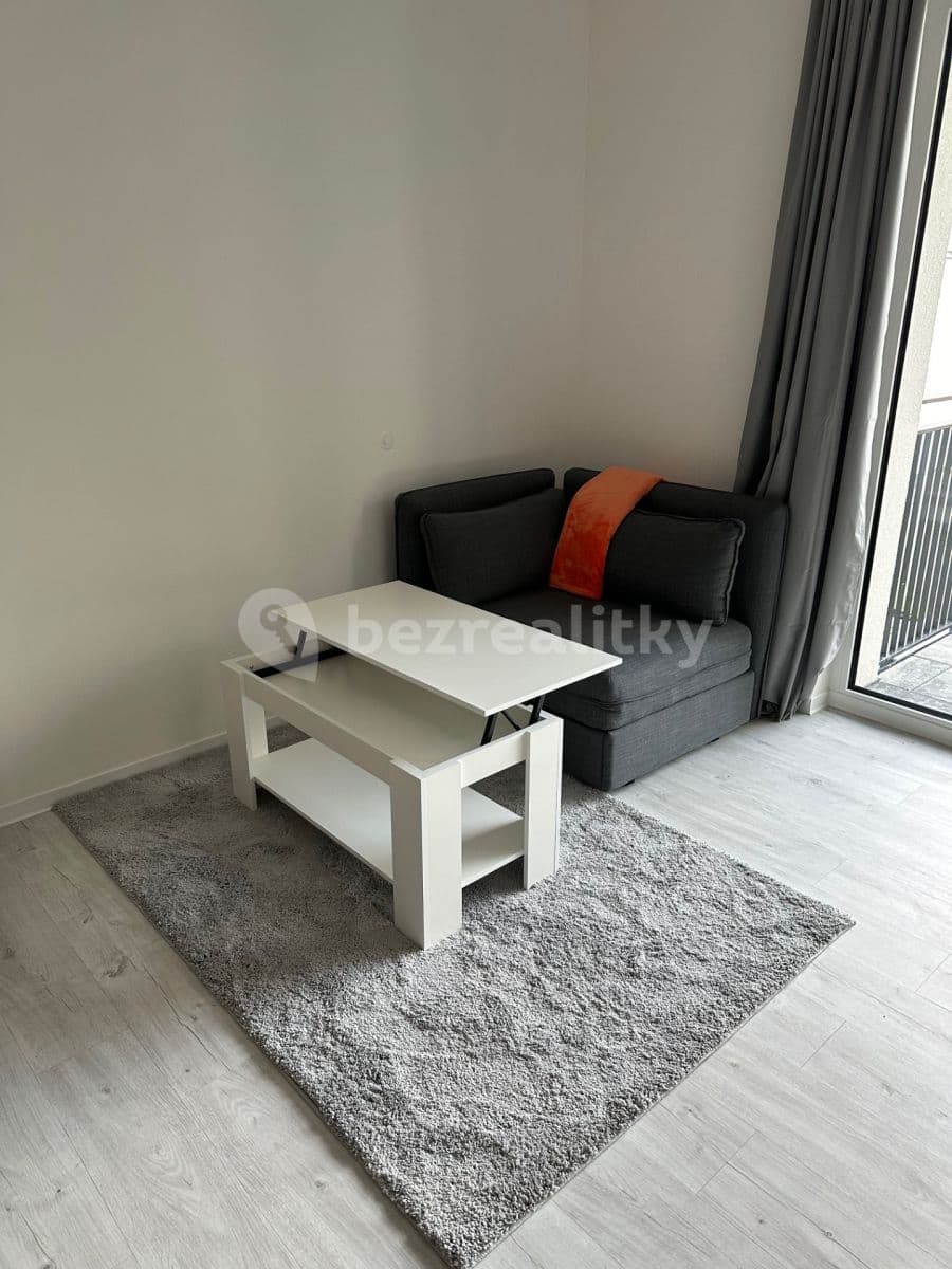 Prenájom bytu 1-izbový 36 m², Na Jíkalce, Plzeň, Plzeňský kraj Prenájom bytu 1-izbový 36 m², Na Jíkalce, Plzeň, Plzeňský kraj