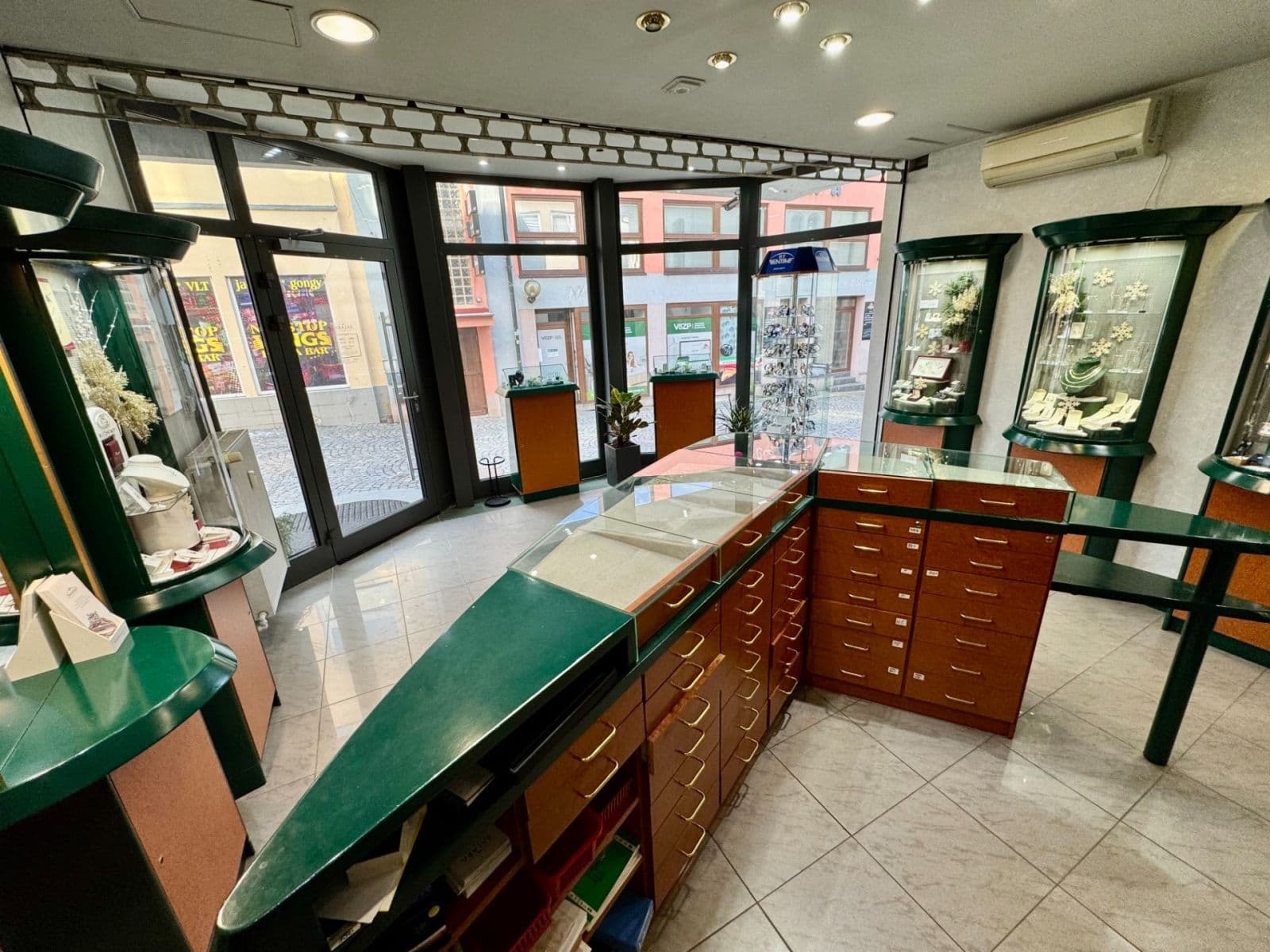 Prenájom nebytového priestoru 23 m², 17. listopadu, Ústí nad Orlicí, Pardubický kraj Prenájom nebytového priestoru 23 m², 17. listopadu, Ústí nad Orlicí, Pardubický kraj