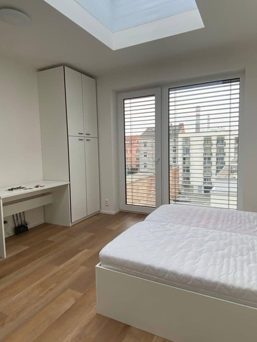 Prenájom bytu 1-izbový 30 m², Bratislavská, Brno, Jihomoravský kraj Prenájom bytu 1-izbový 30 m², Bratislavská, Brno, Jihomoravský kraj