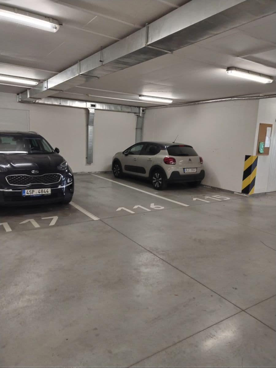 Prenájom garáže 17 m², Praha, Praha Prenájom garáže 17 m², Praha, Praha