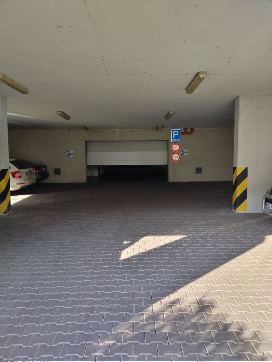 Prenájom garáže 17 m², Praha, Praha Prenájom garáže 17 m², Praha, Praha