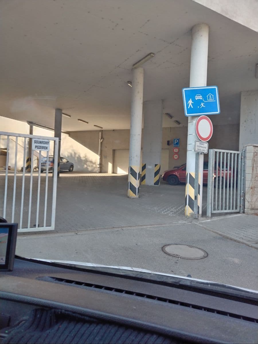 Prenájom garáže 17 m², Praha, Praha Prenájom garáže 17 m², Praha, Praha