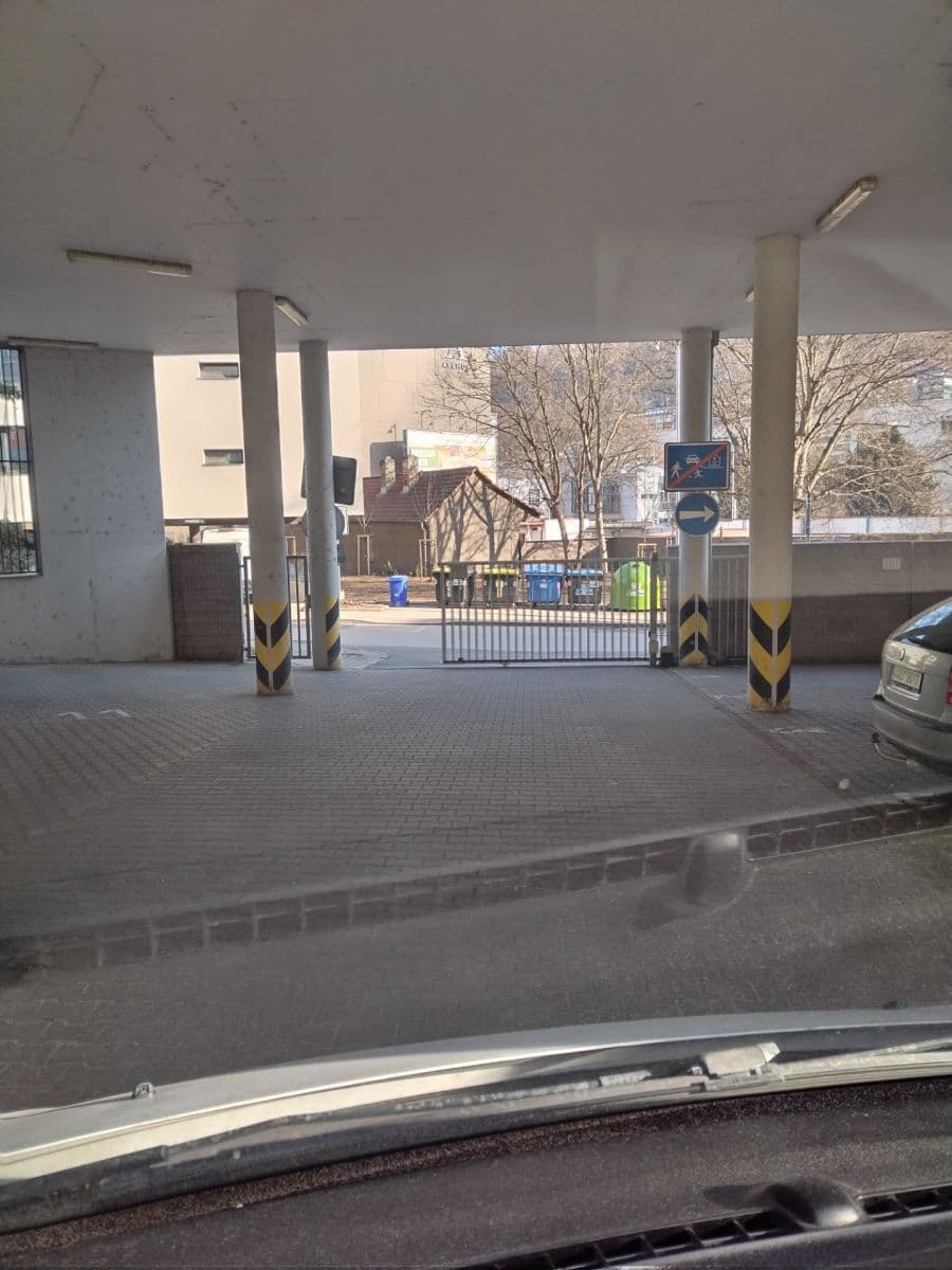 Prenájom garáže 17 m², Praha, Praha Prenájom garáže 17 m², Praha, Praha