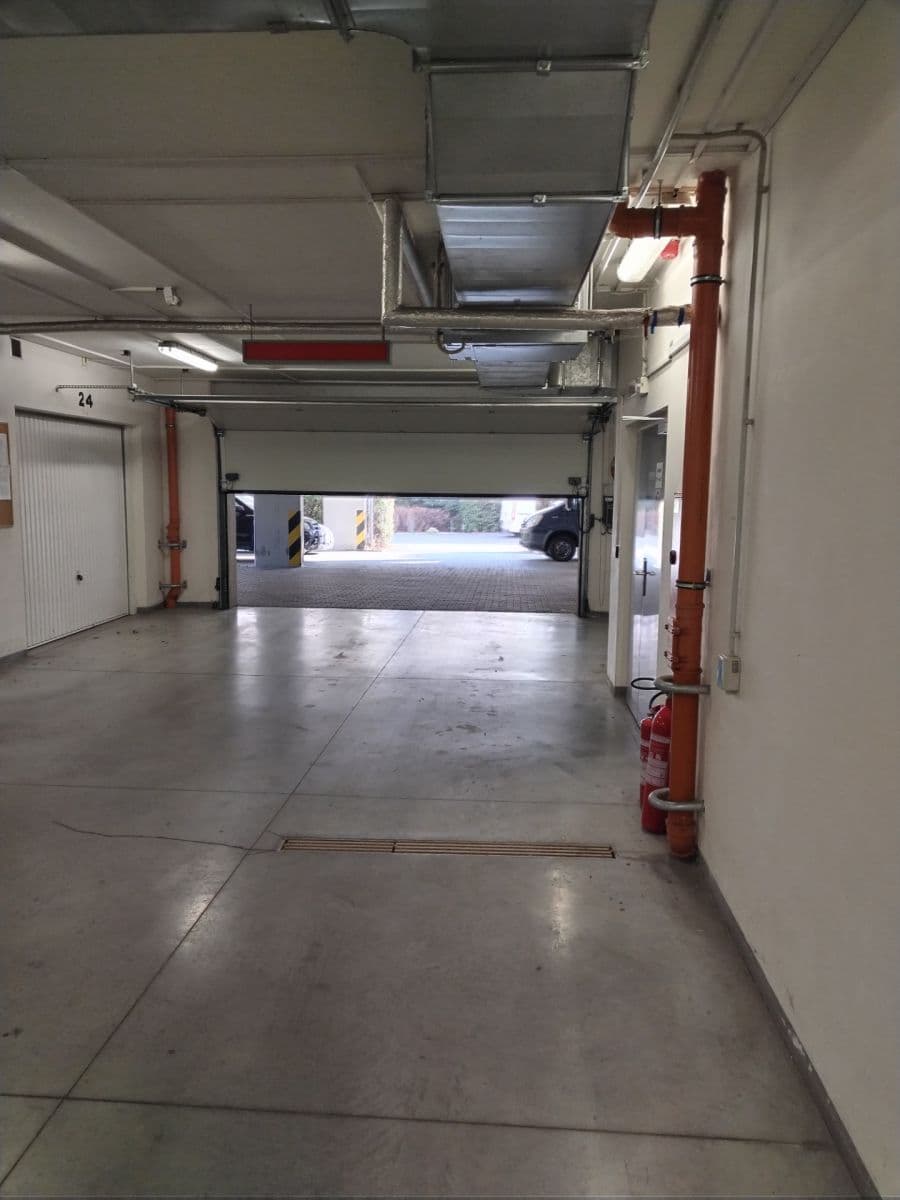 Prenájom garáže 17 m², Praha, Praha Prenájom garáže 17 m², Praha, Praha