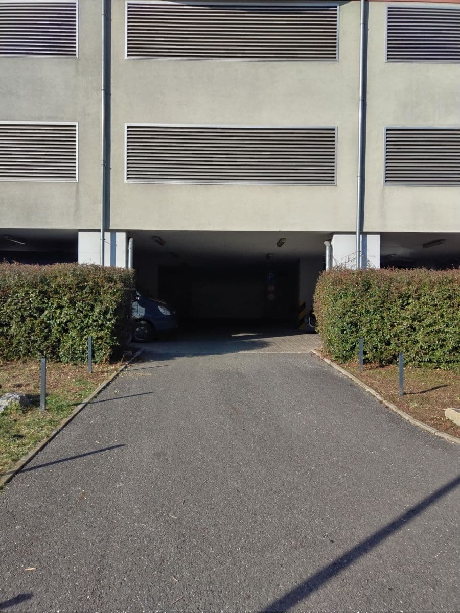 Prenájom garáže 17 m², Praha, Praha Prenájom garáže 17 m², Praha, Praha