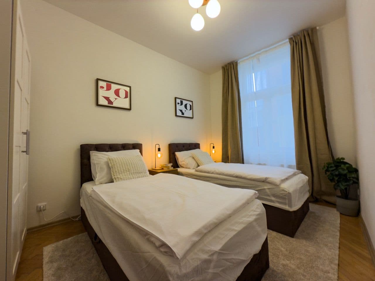 Prenájom bytu 100 m², Londýnská, Praha, Praha Prenájom bytu 100 m², Londýnská, Praha, Praha