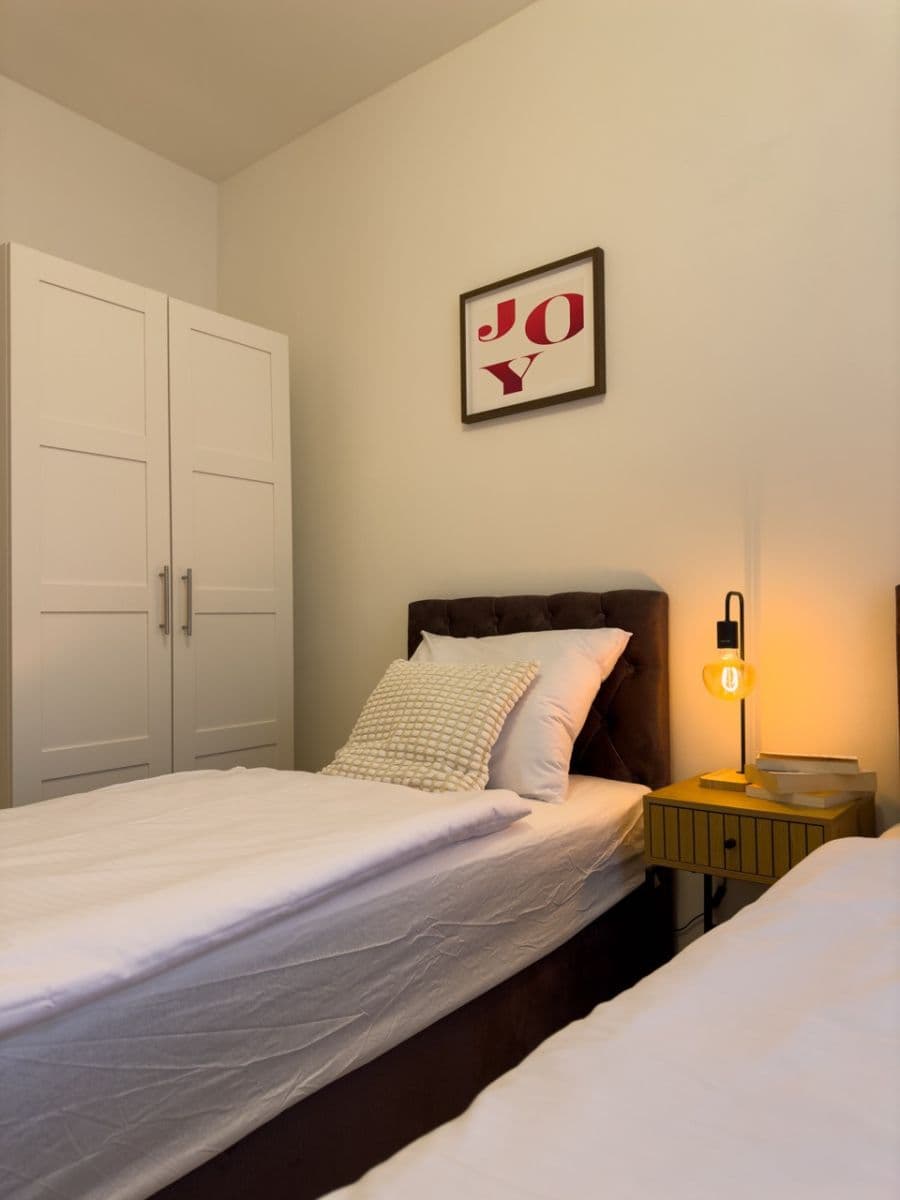 Prenájom bytu 100 m², Londýnská, Praha, Praha Prenájom bytu 100 m², Londýnská, Praha, Praha