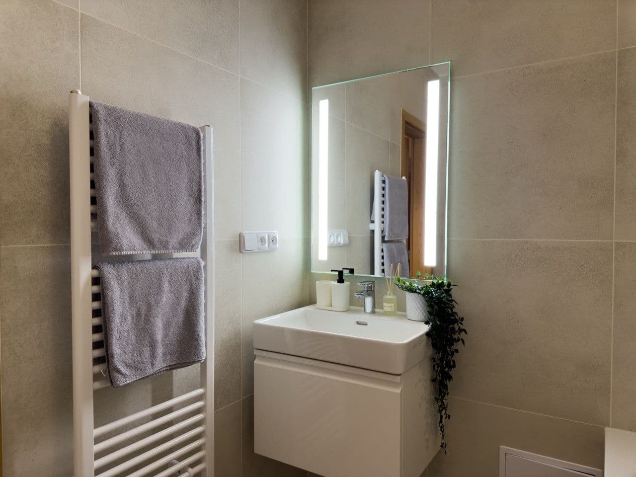 Prenájom bytu 100 m², Londýnská, Praha, Praha Prenájom bytu 100 m², Londýnská, Praha, Praha