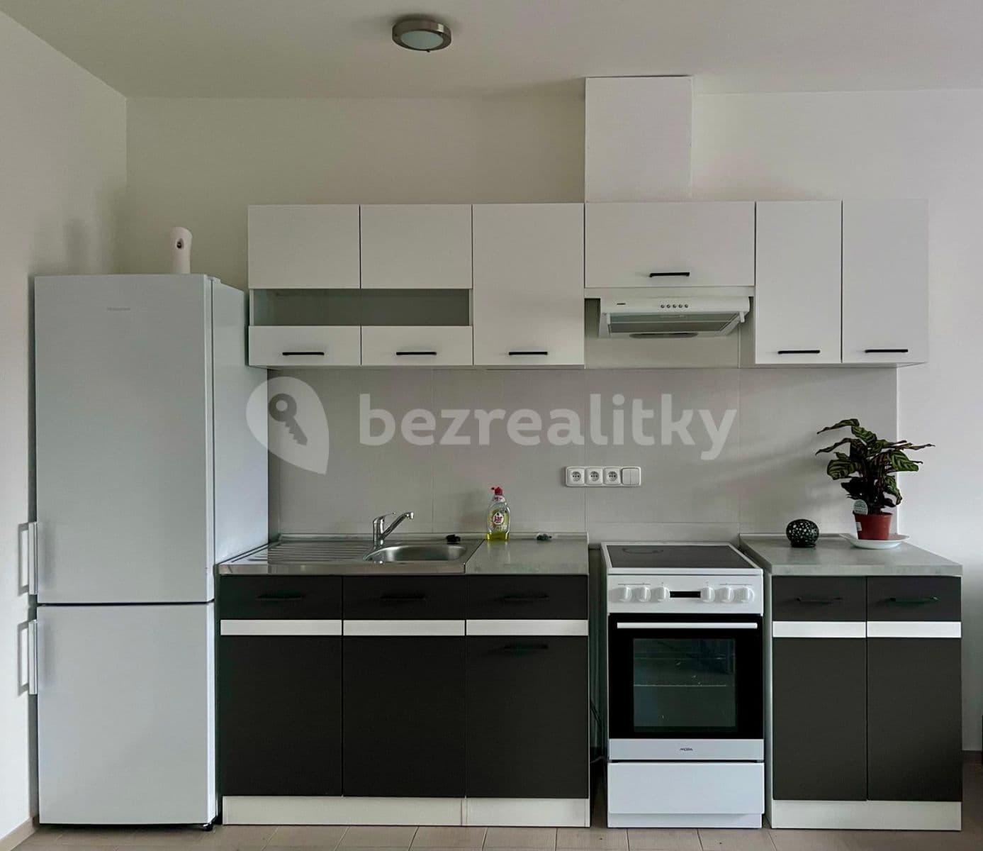 Prenájom bytu 1-izbový 32 m², Tuchoměřice, Středočeský kraj Prenájom bytu 1-izbový 32 m², Tuchoměřice, Středočeský kraj