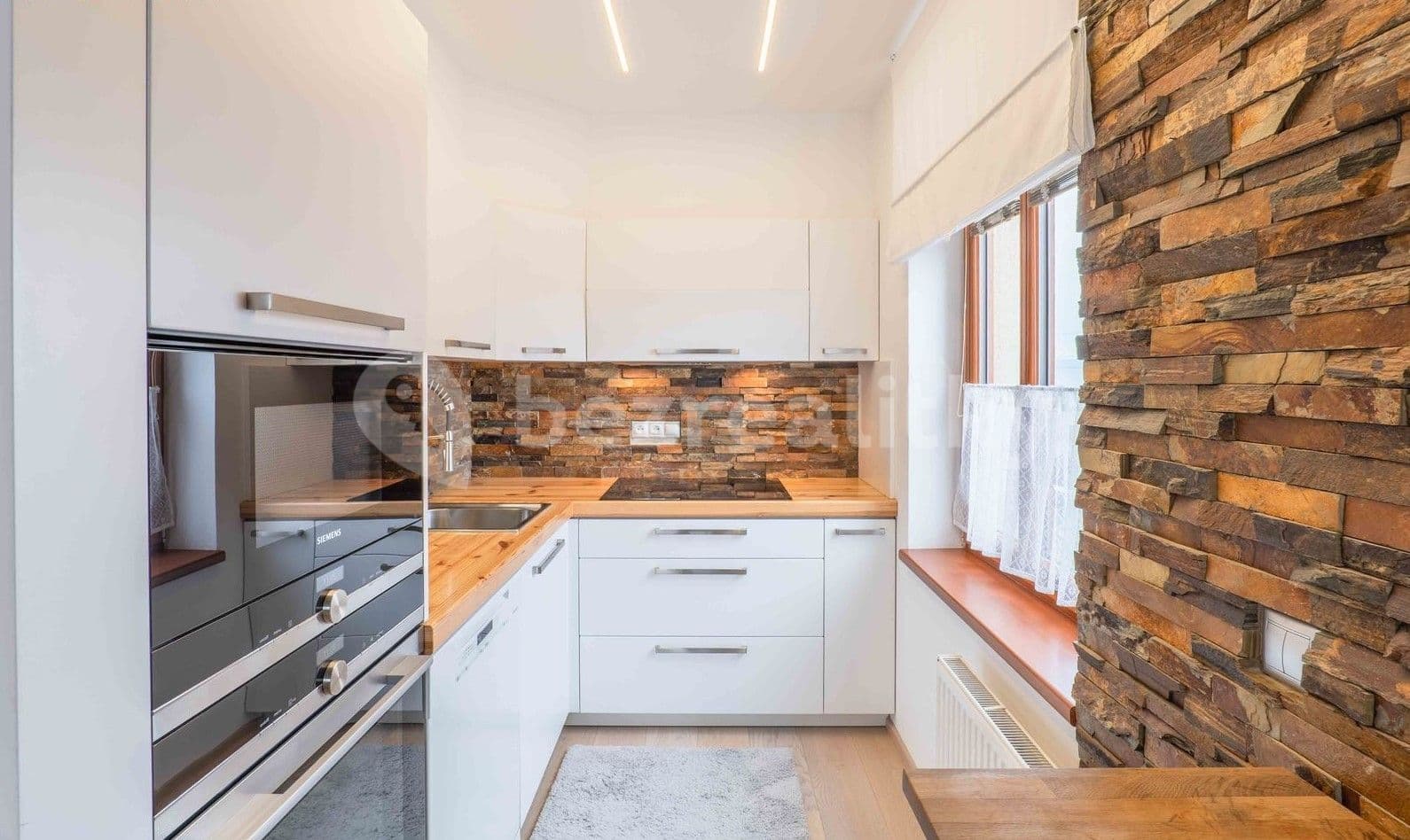 Prenájom bytu 2-izbový 57 m², Pickova, Praha, Praha Prenájom bytu 2-izbový 57 m², Pickova, Praha, Praha