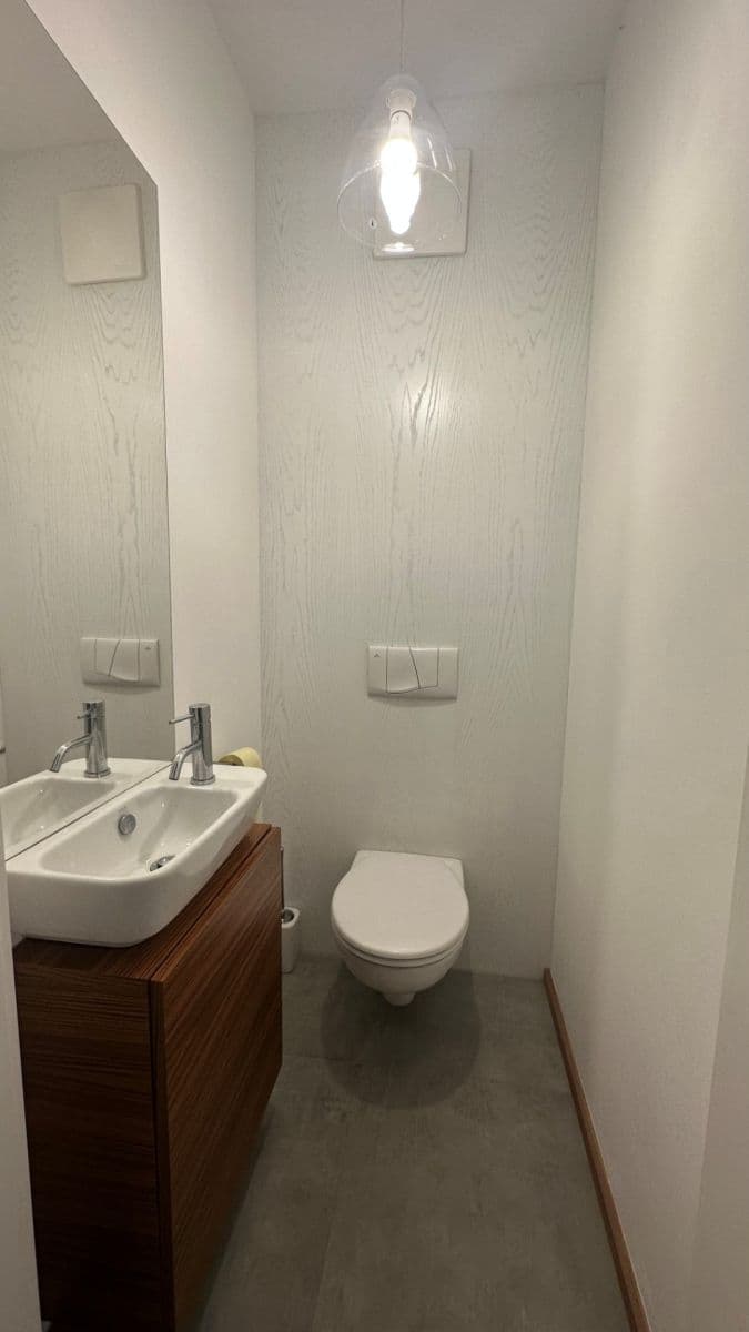 Prenájom bytu 2-izbový 57 m², Pickova, Praha, Praha Prenájom bytu 2-izbový 57 m², Pickova, Praha, Praha