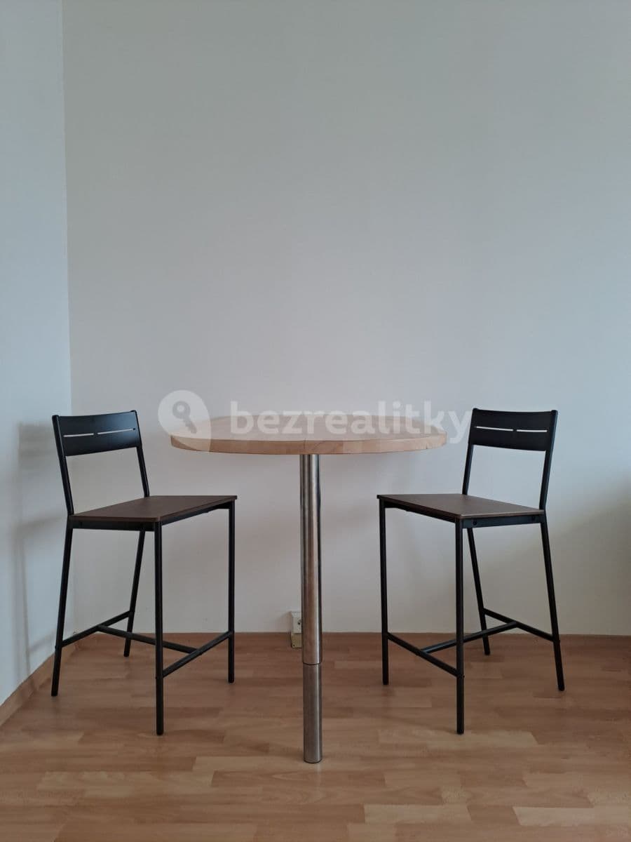 Prenájom bytu 2-izbový 42 m², Ciolkovského, Praha, Praha Prenájom bytu 2-izbový 42 m², Ciolkovského, Praha, Praha